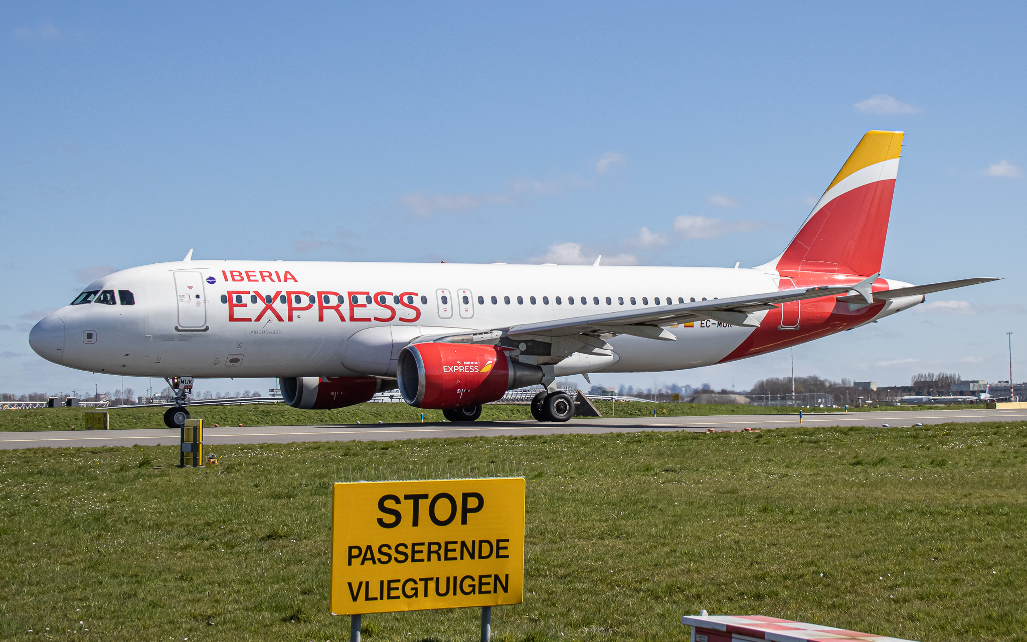 Full size: Iberia Airbus A320 EC-MUK at Amsterdam Schiphol Airport