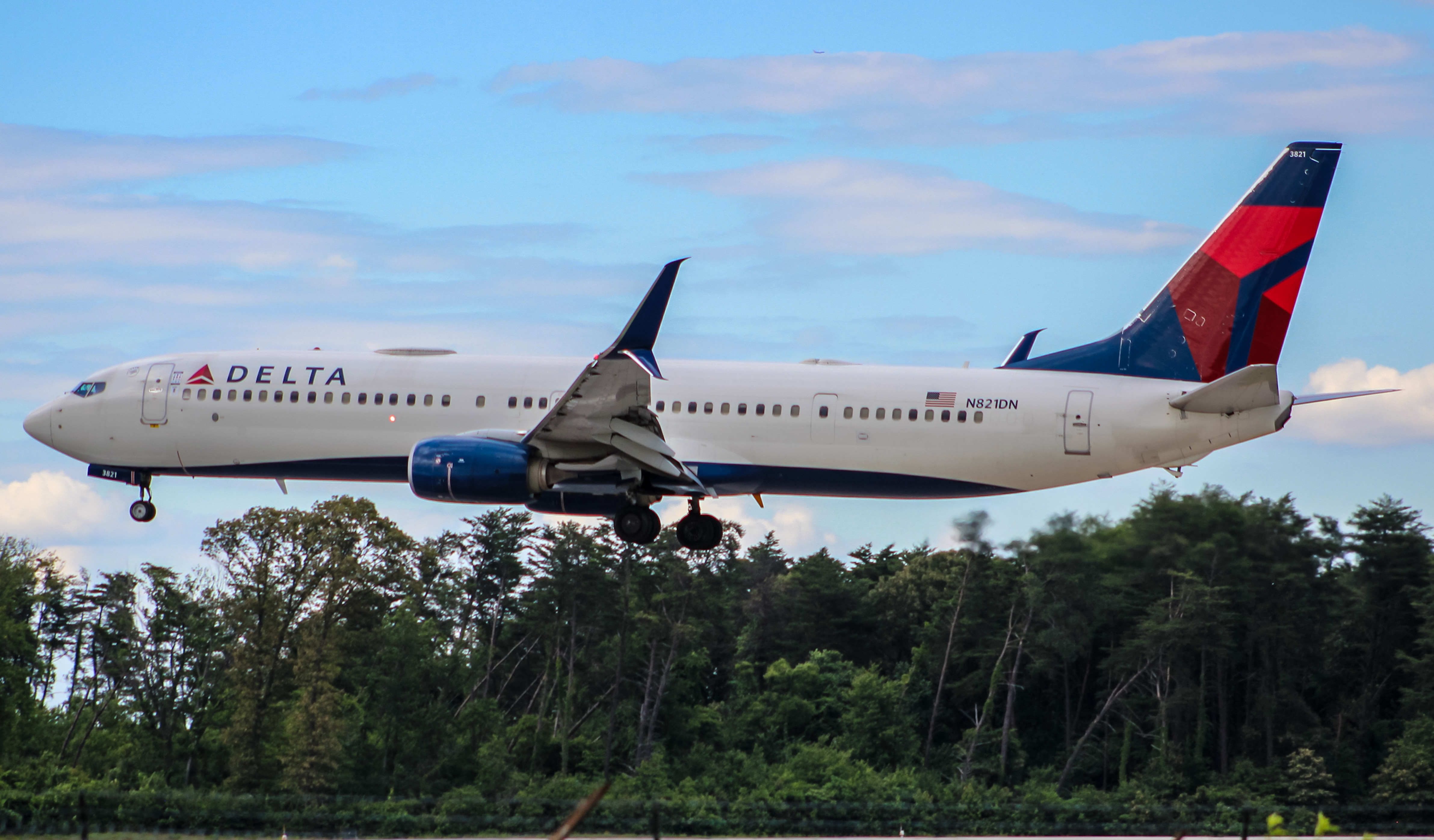 Full size: Delta Airlines Boeing 737-900ER N821DN at Baltimore/Washington International Thurgood Marshall Airport