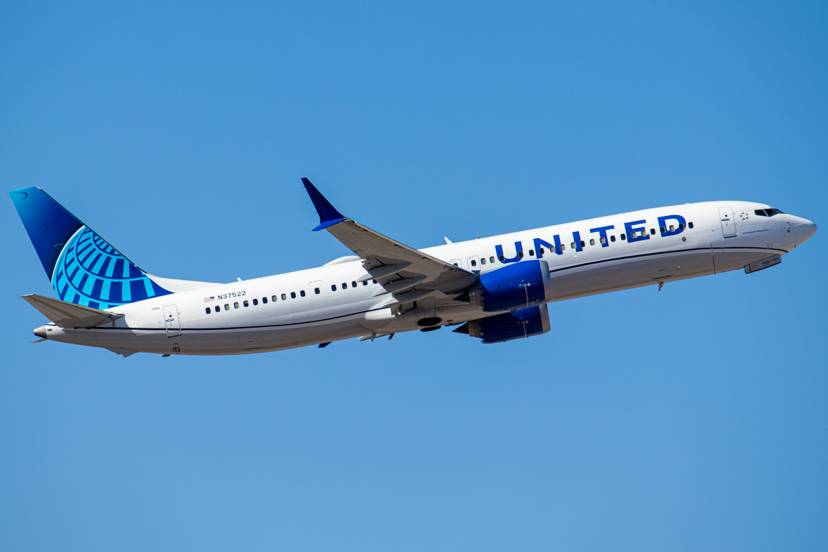 Full size: United Airlines Boeing 737 MAX 9 N37522 at Phoenix Sky Harbor International Airport