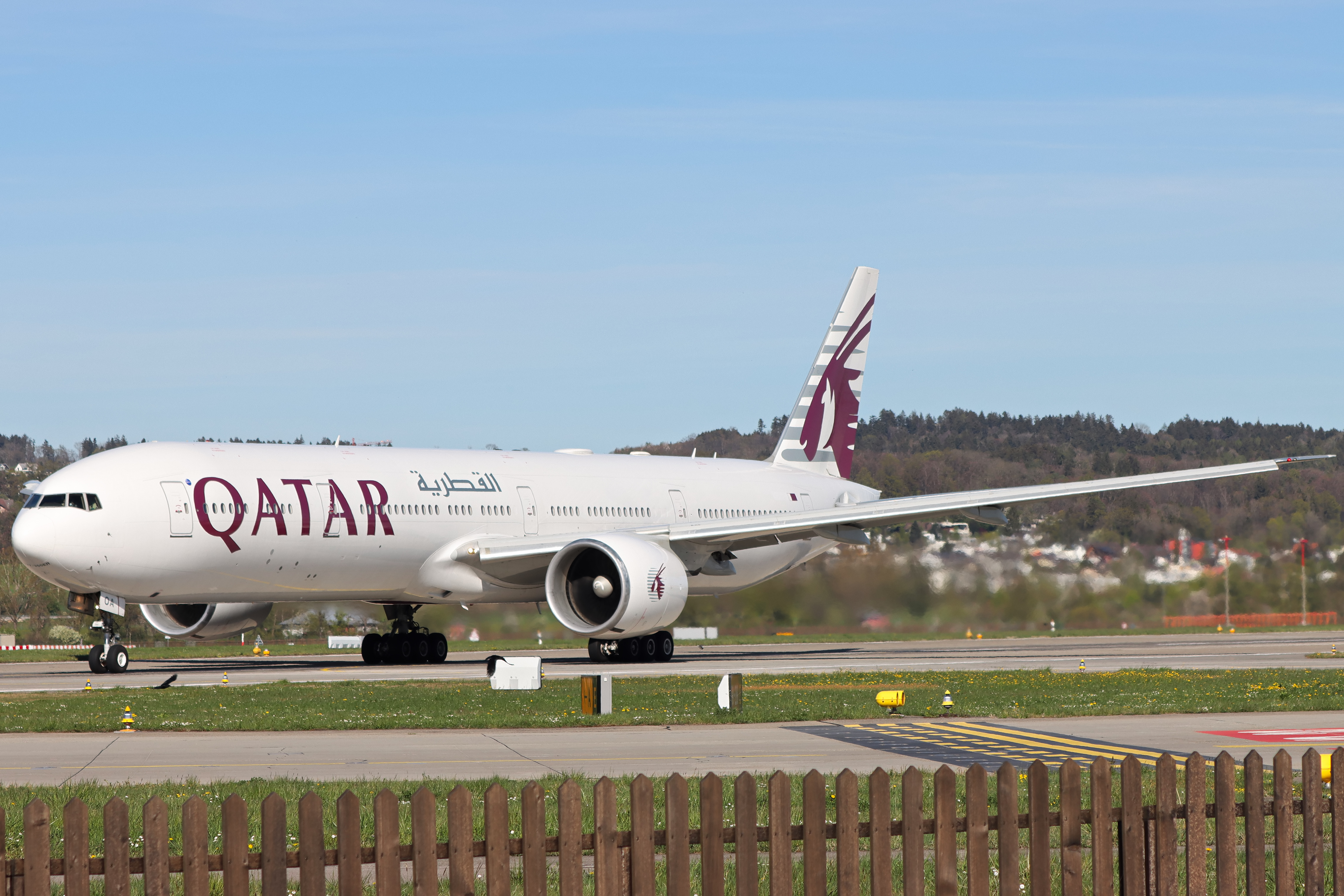 Full size: Qatar Airways Boeing 777-300ER A7-BOA at Zurich-Kloten Airport