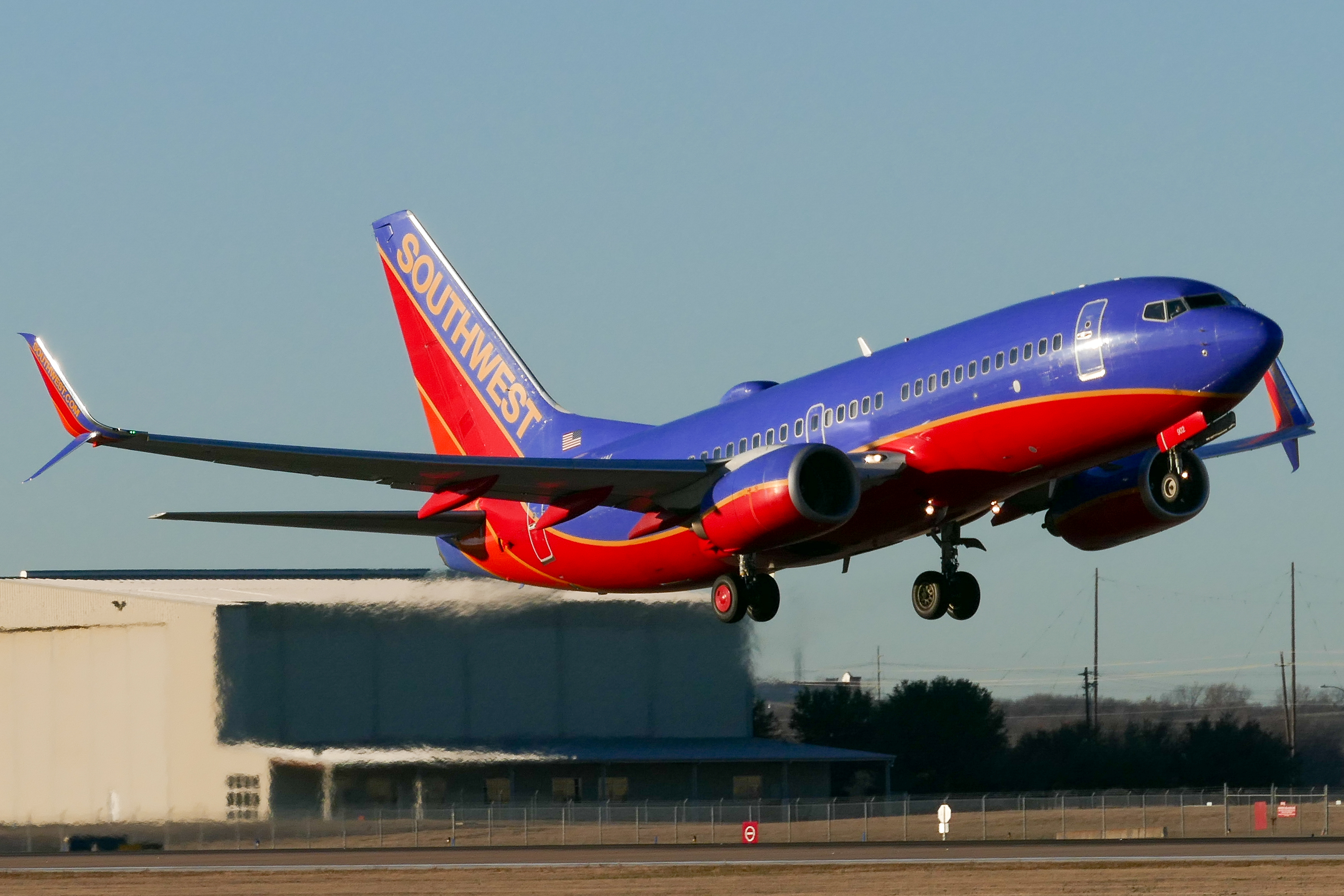 Full size: Southwest Airlines Boeing 737-700 N902WN at Austin-Bergstrom International Airport