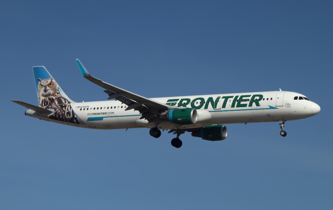Full size: Frontier Airlines Airbus A321 N701FR at General Mitchell International Airport