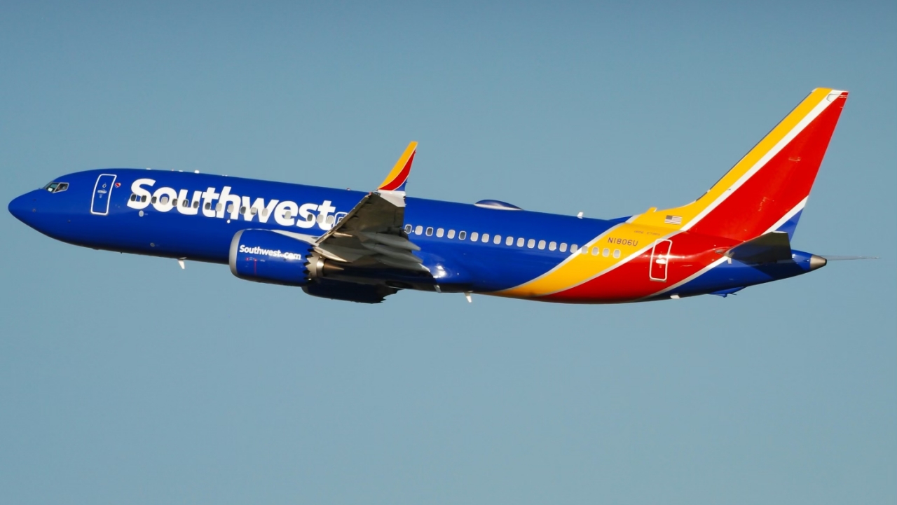 Full size: Southwest Airlines Boeing 737 MAX 8 N1860U at Will Rogers World Airport