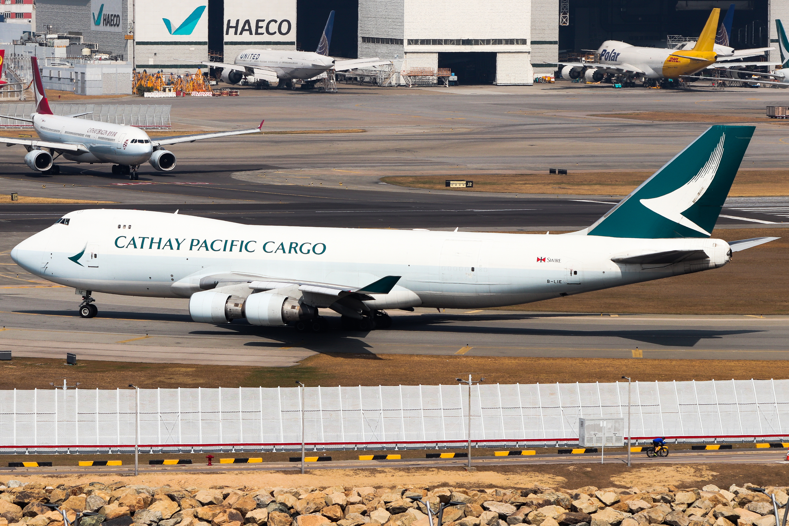 Full size: Cathay Pacific Boeing 747-400F B-LIE at Hong Kong International Airport