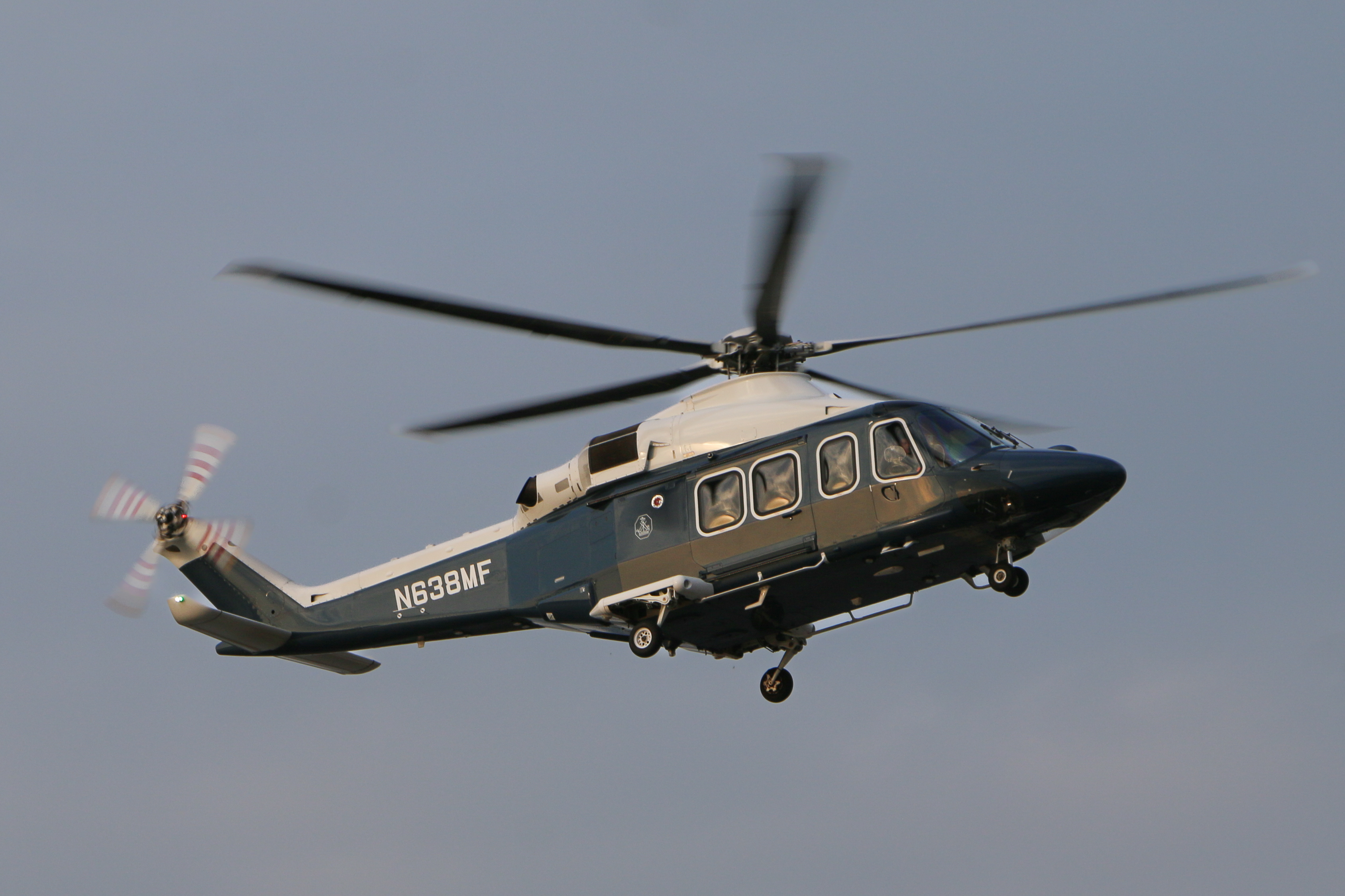 Full size: PRIVATE AW139 N638MF at West 30th Street Heliport
