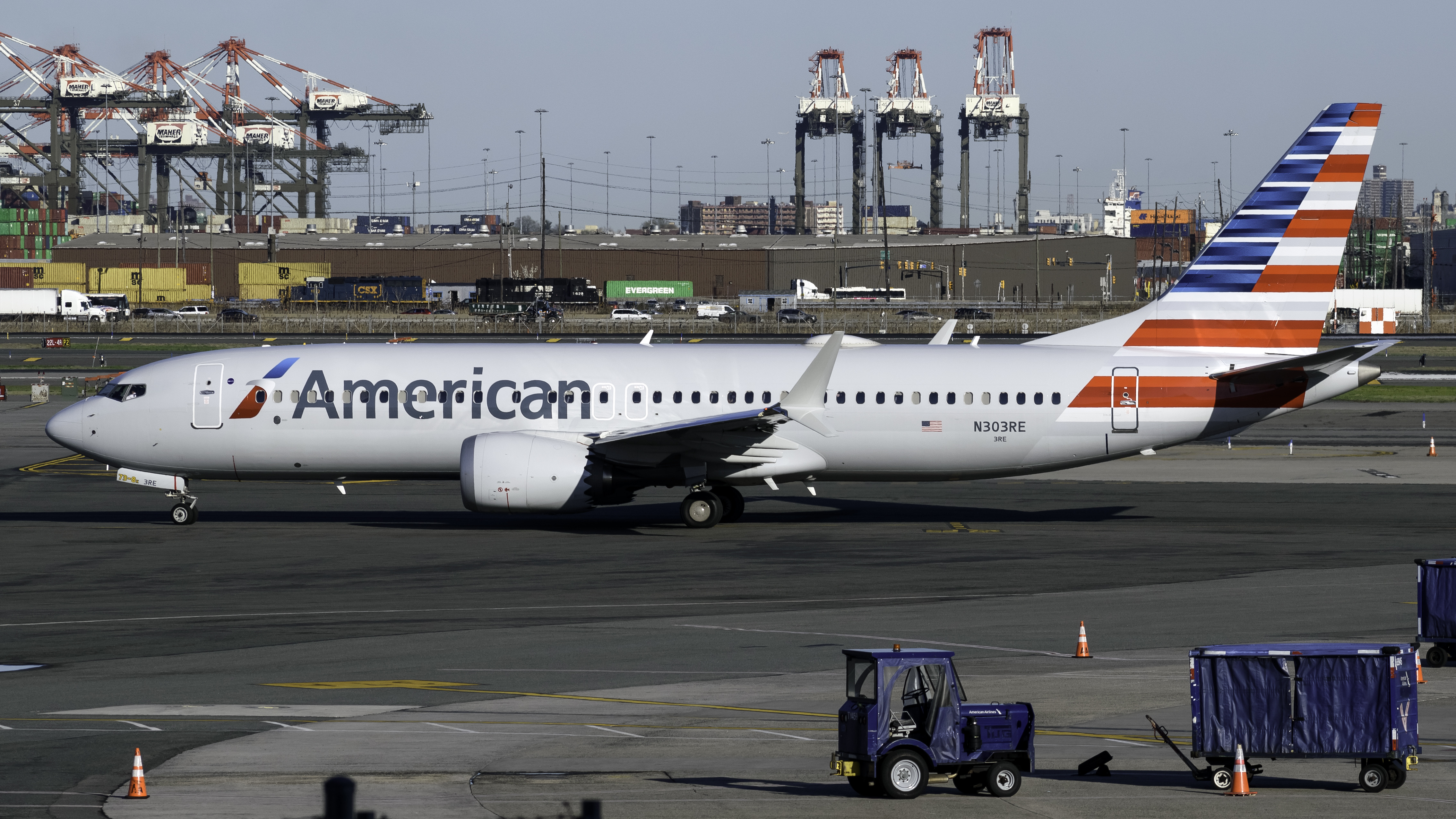 Full size: American Airlines Boeing 737 MAX 8 N303RE at Newark Liberty International Airport