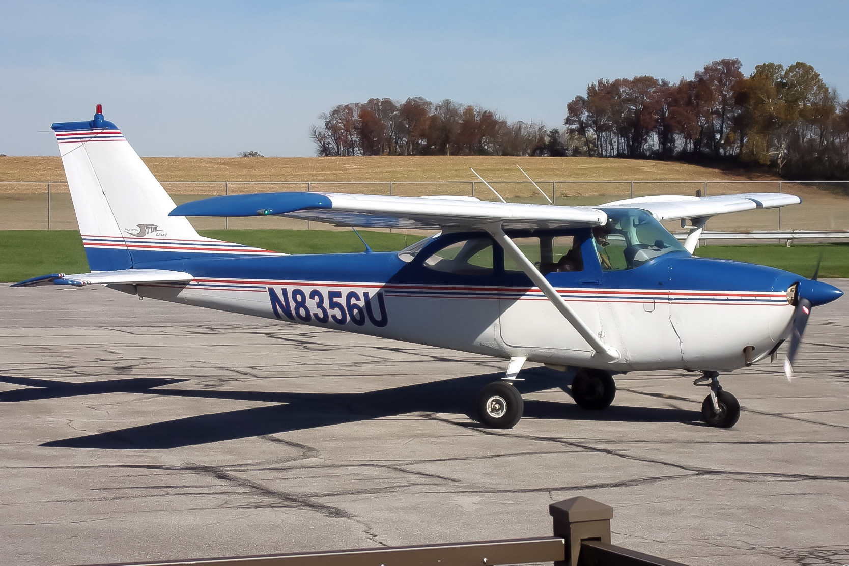 Full size: PRIVATE Cessna 172 N8356U at York Airport