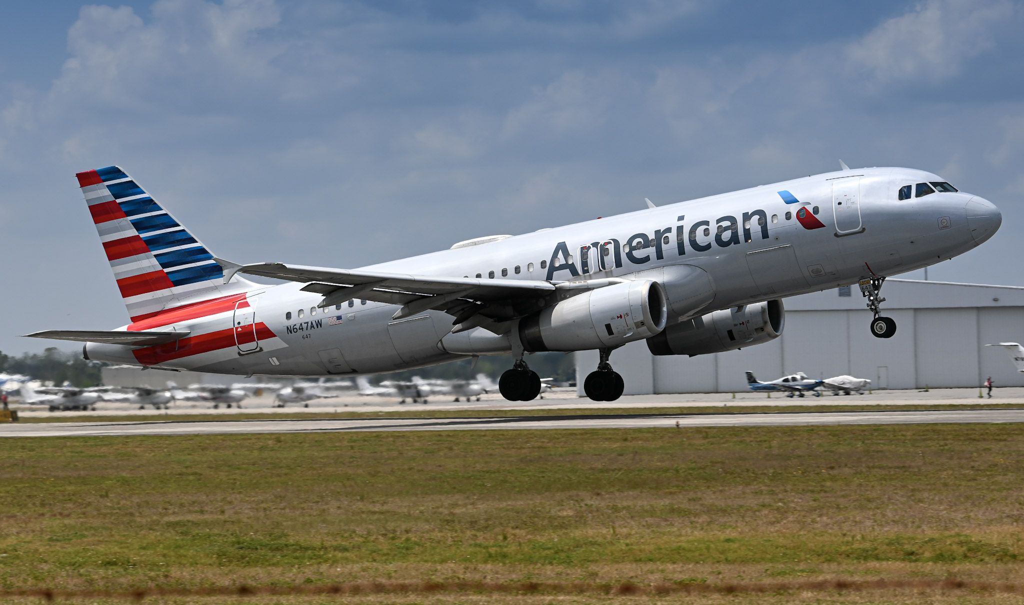 Full size: American Airlines Airbus A320 N647AW at Daytona Beach International Airport