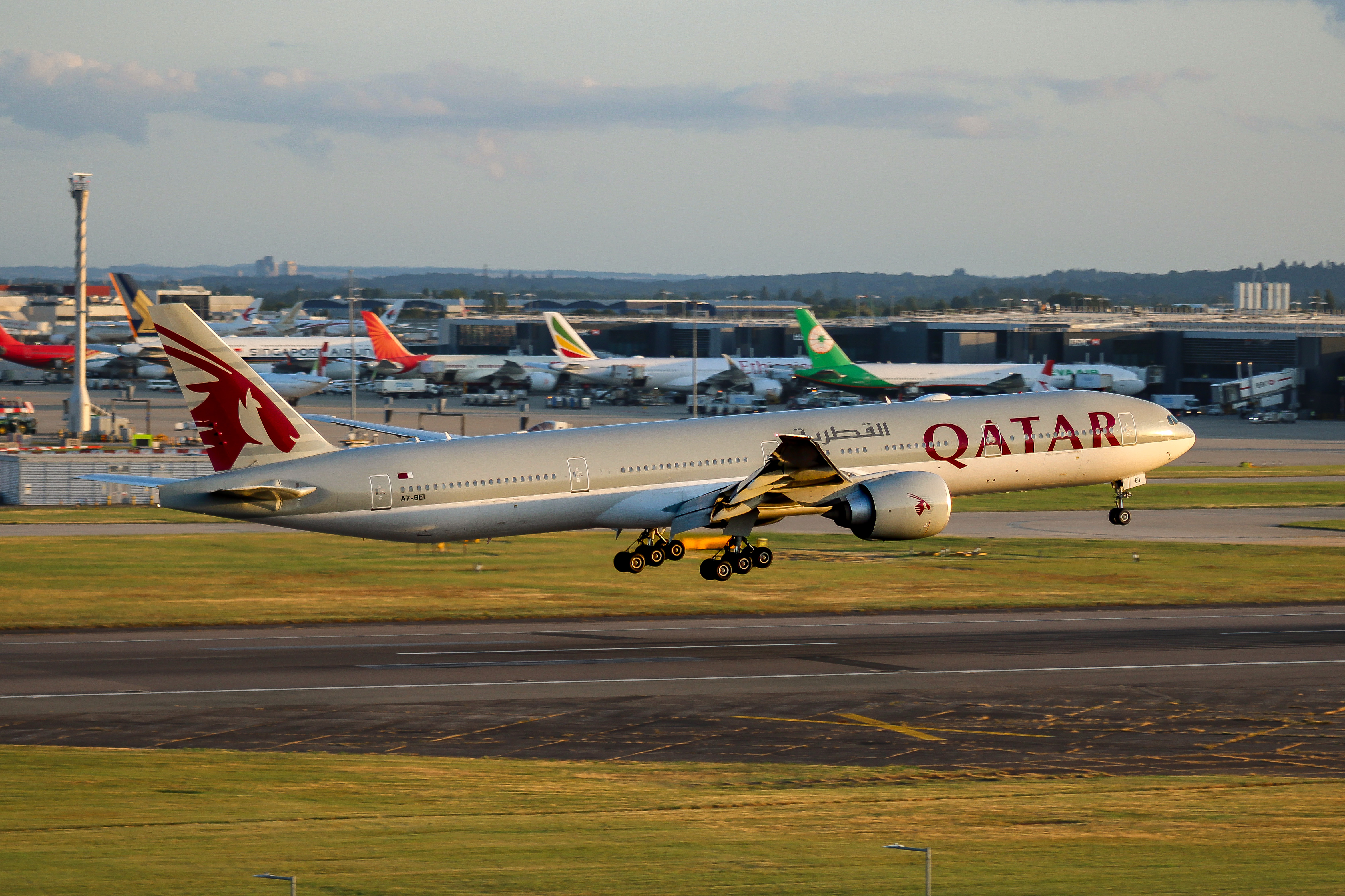 Full size: Qatar Airways Boeing 777-300ER A7-BEI at London Heathrow International Airport
