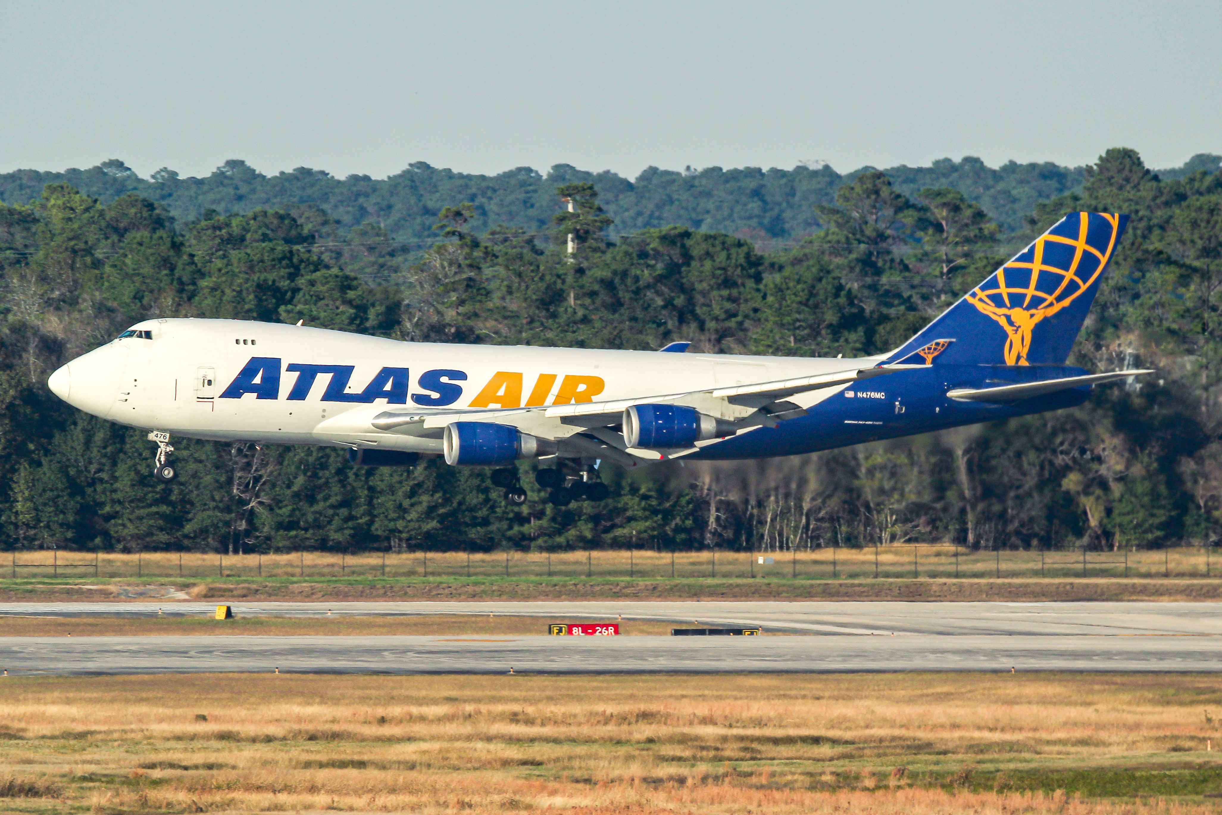 Full size: Atlas Air Boeing 747-400 N476MC at Houston-George Bush Intercontinental Airport