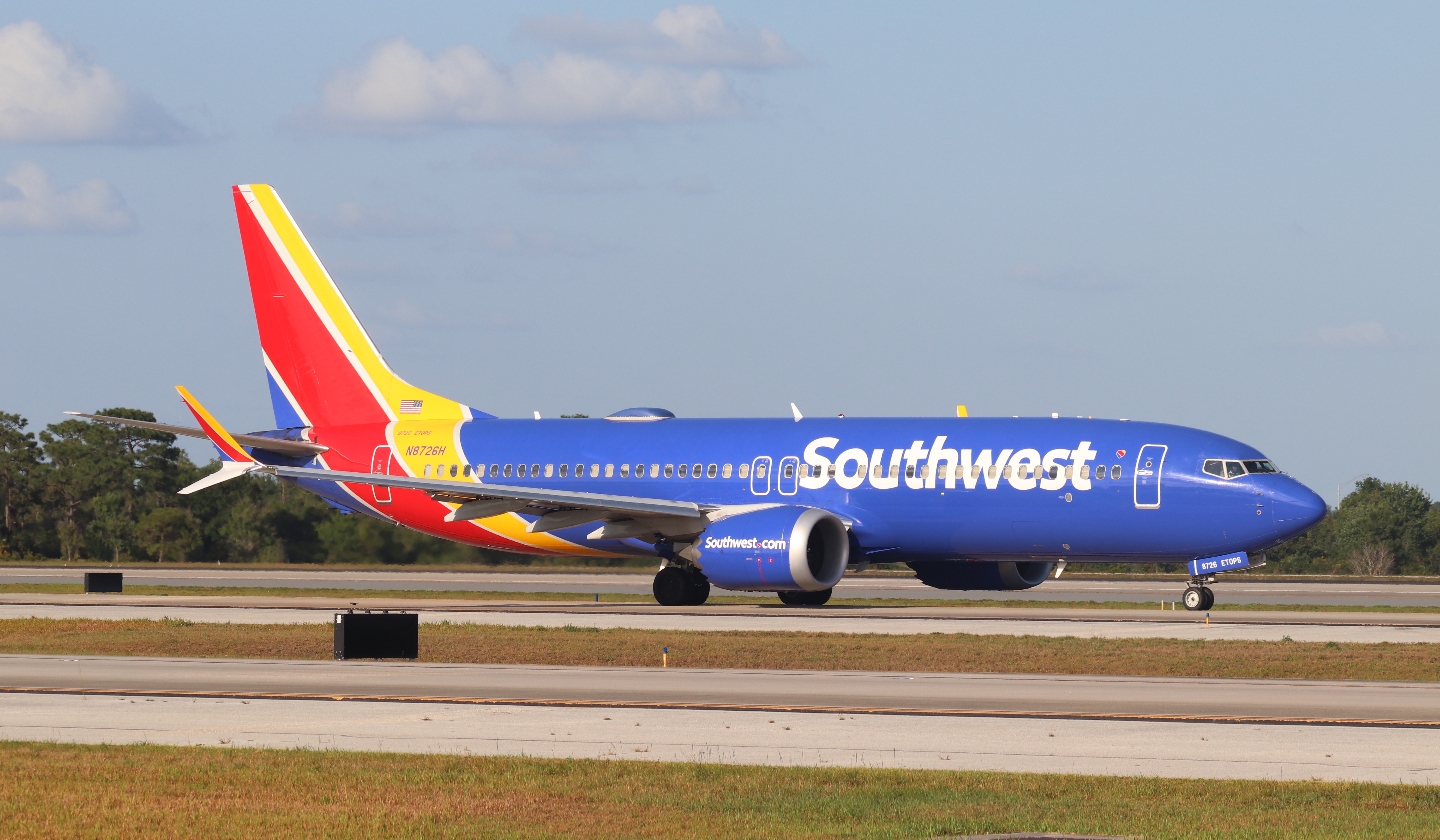 Full size: Southwest Airlines Boeing 737 MAX 8 N8726H at Orlando International Airport