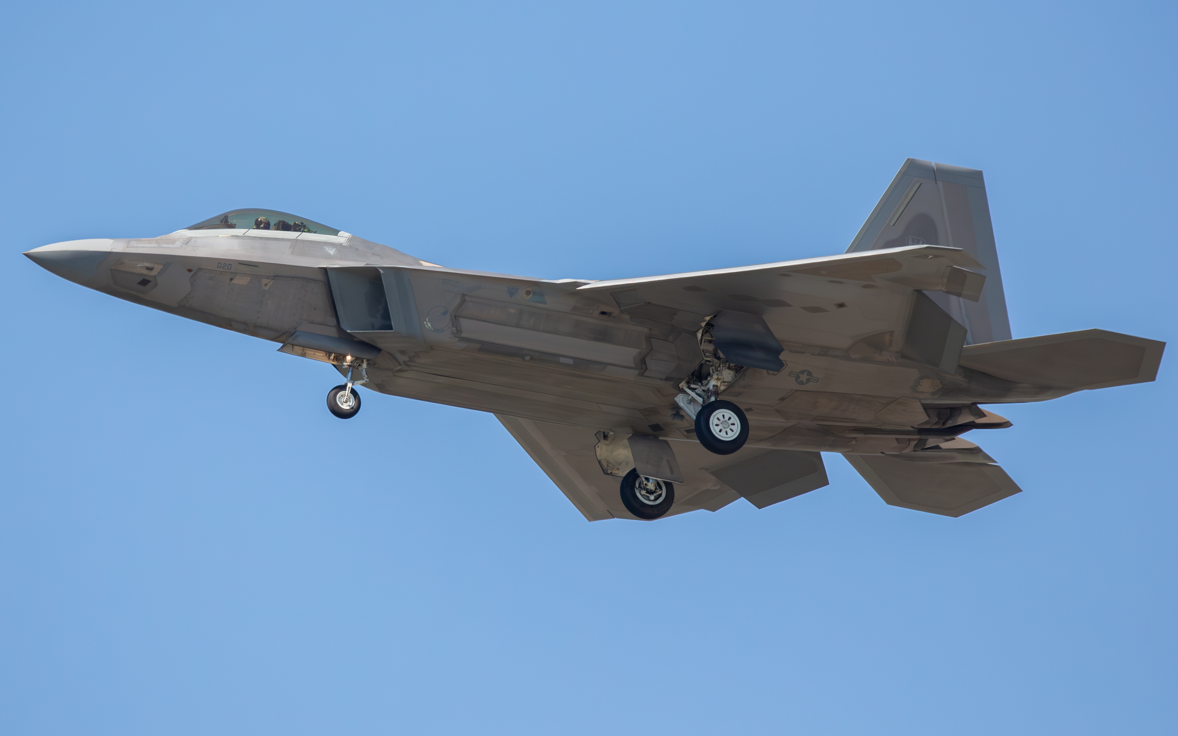 Full size: USAF - United States Air Force Lockheed Martin F-22A Raptor 01-4020 at New York Stewart International Airport