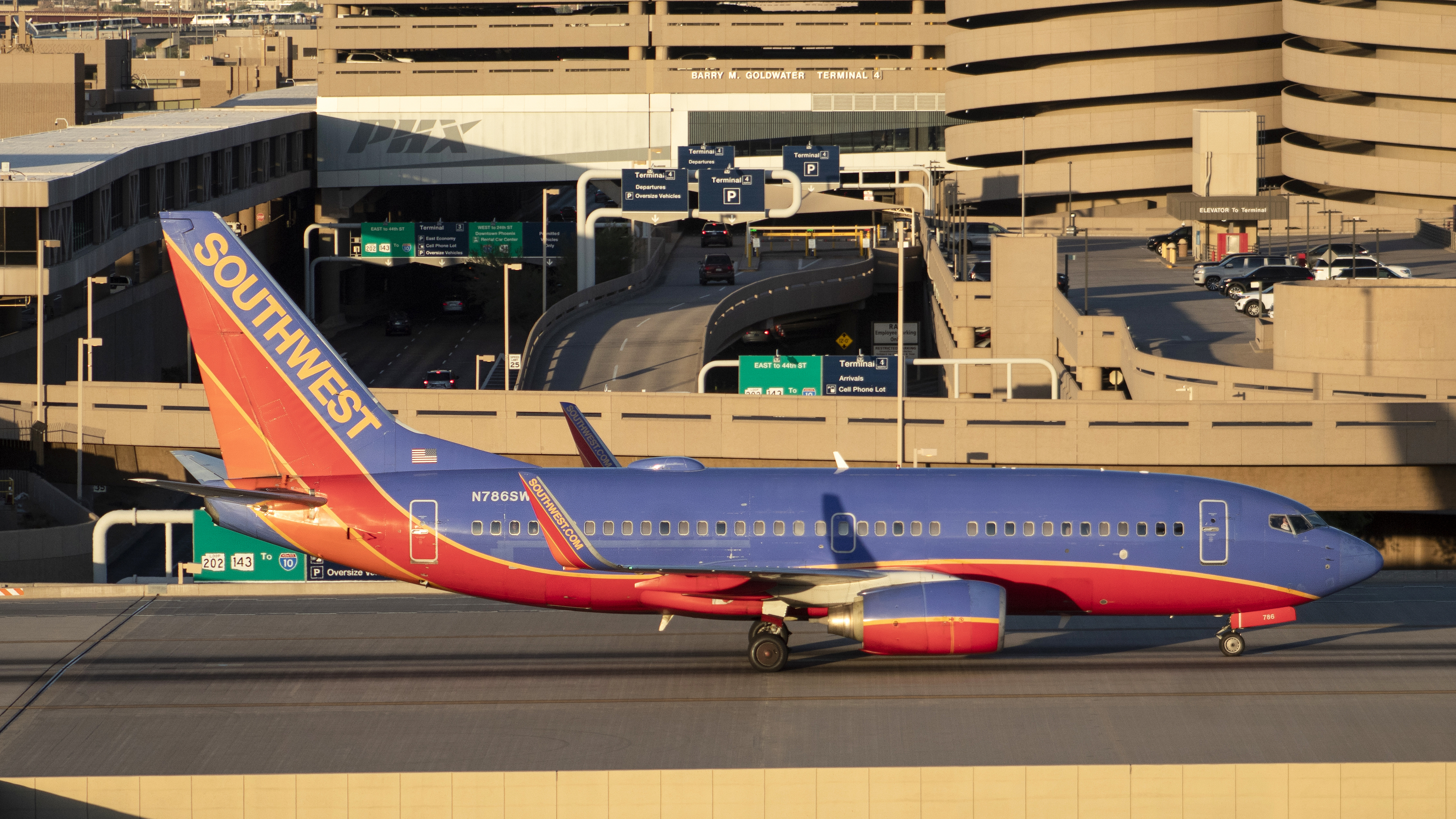 Full size: Southwest Airlines Boeing 737-700 N786SW at Phoenix Sky Harbor International Airport