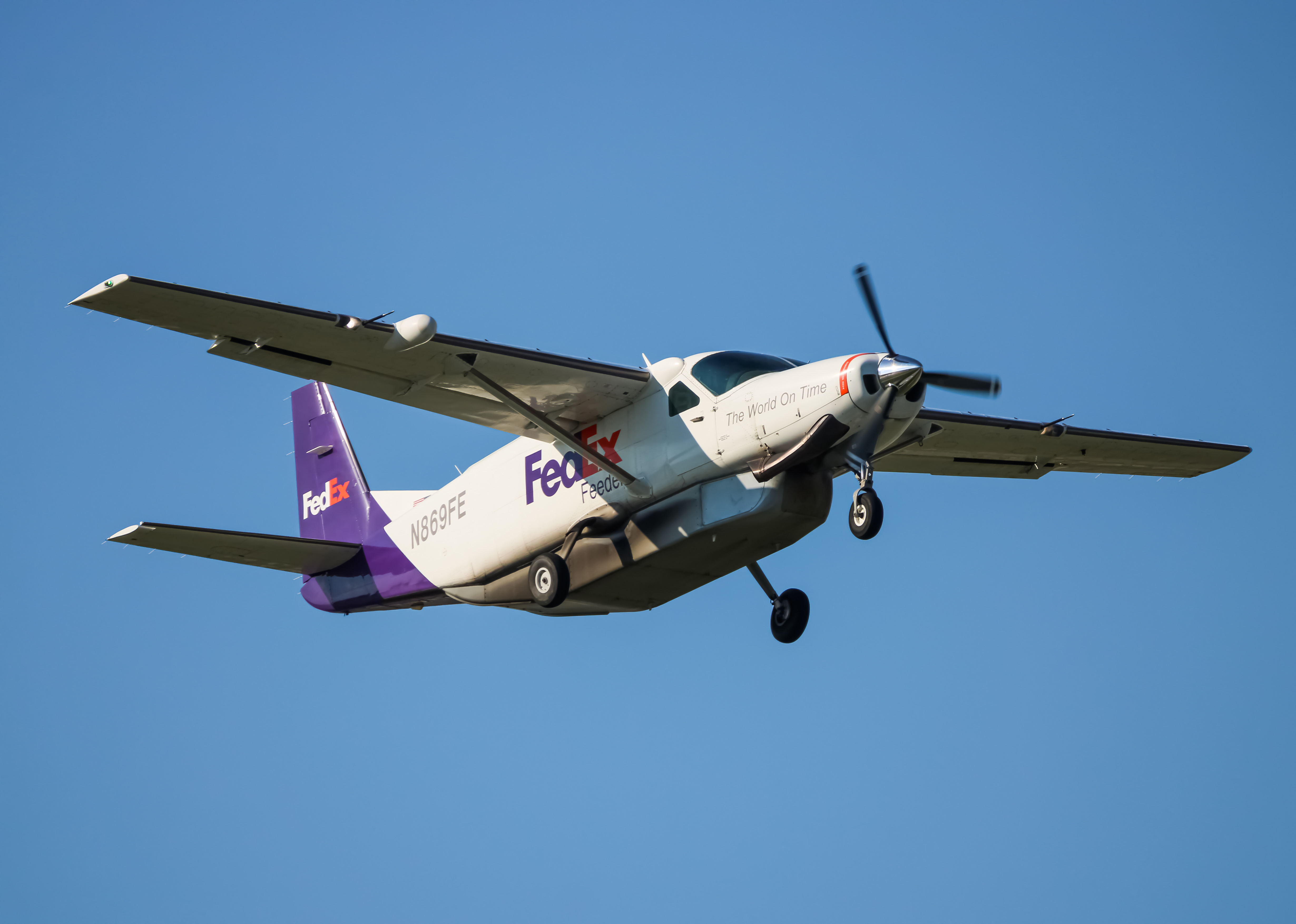 Full size: FedEx Cessna C208 N869FE at Baltimore/Washington International Thurgood Marshall Airport