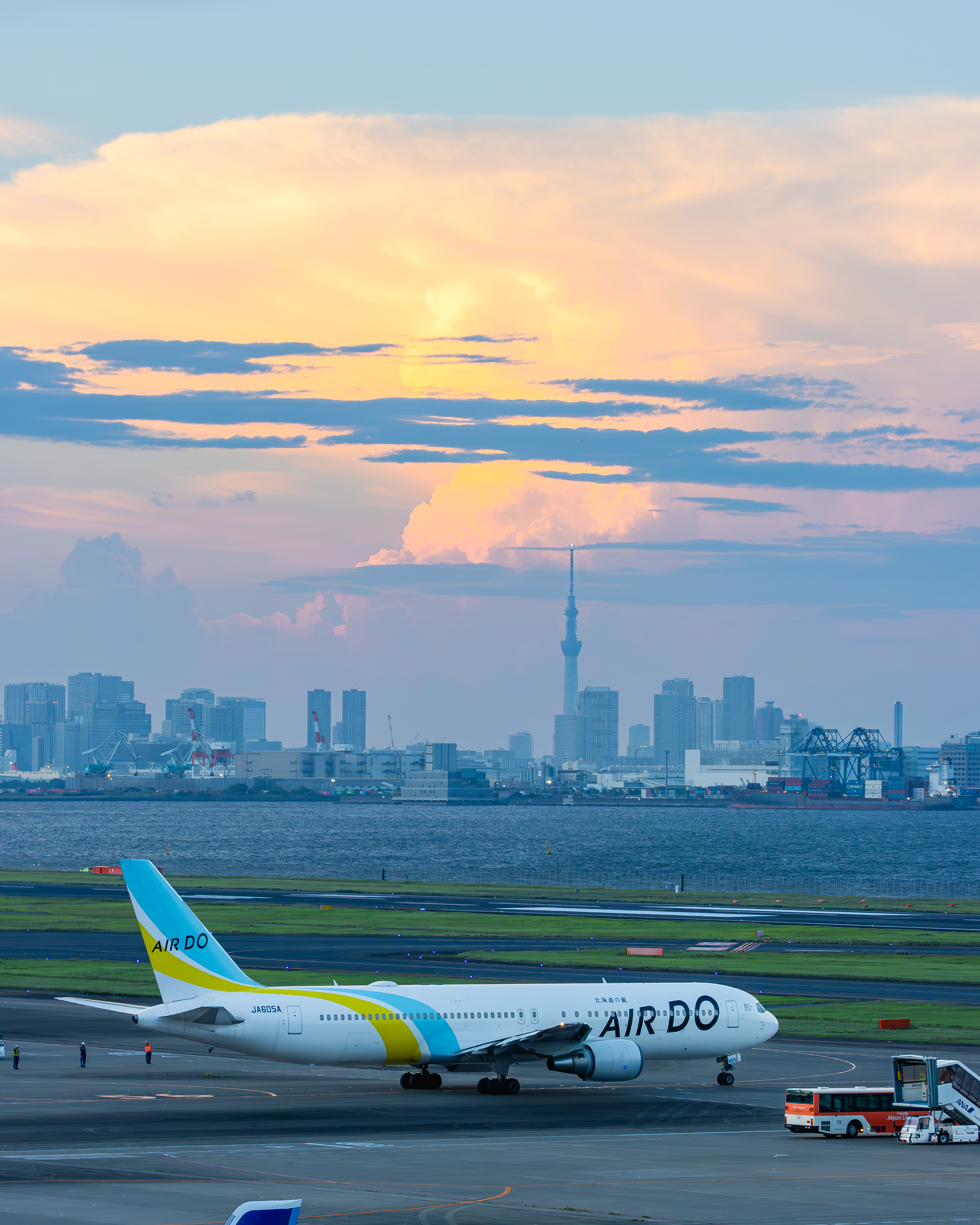 Full size: Air Do Boeing 767-300ER JA605A at Tokyo-Haneda Airport