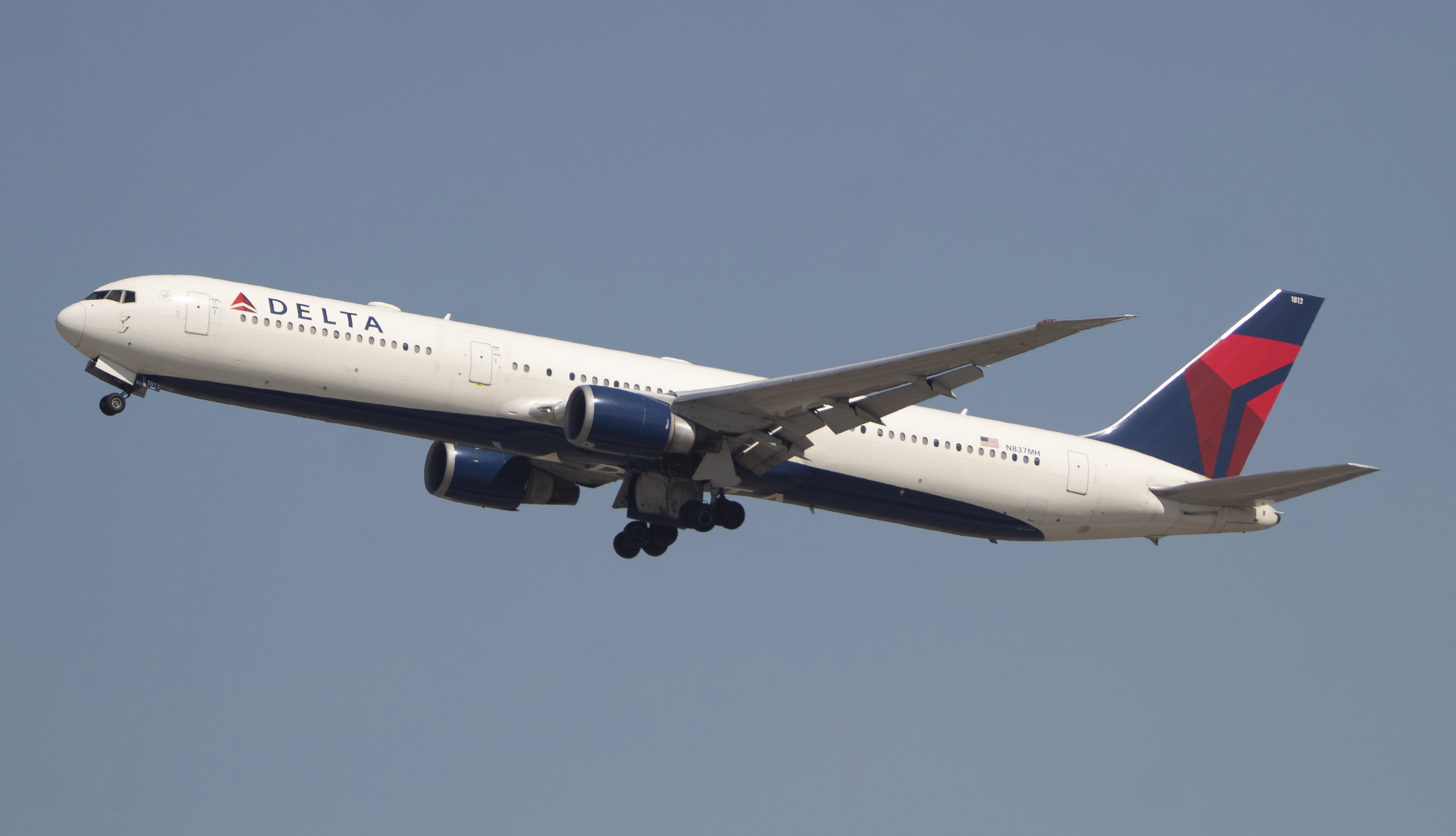 Full size: Delta Airlines Boeing 767-400ER N837MH at Los Angeles International Airport