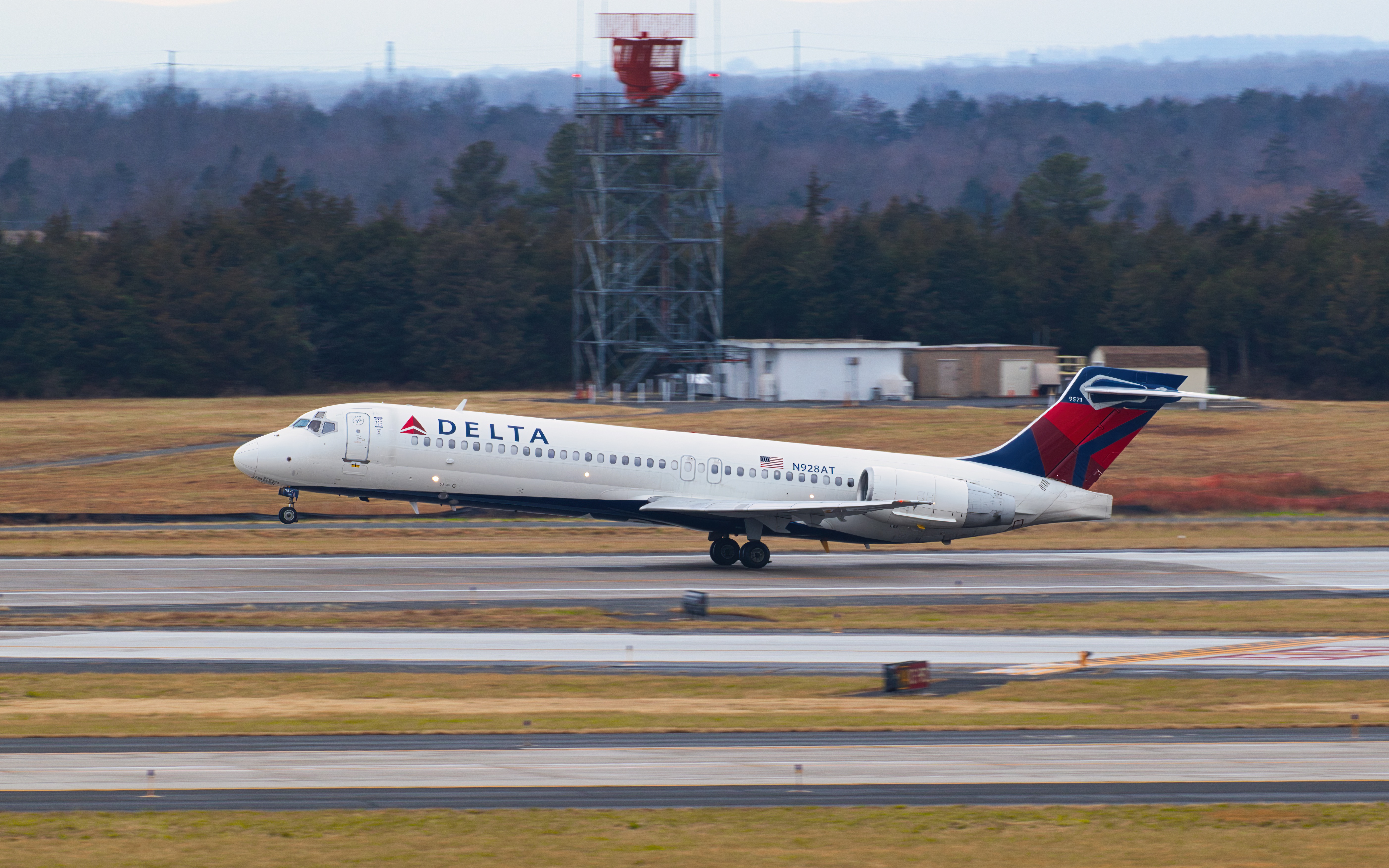 Full size: Delta Airlines Boeing 717-200 N928AT at Washington Dulles International Airport