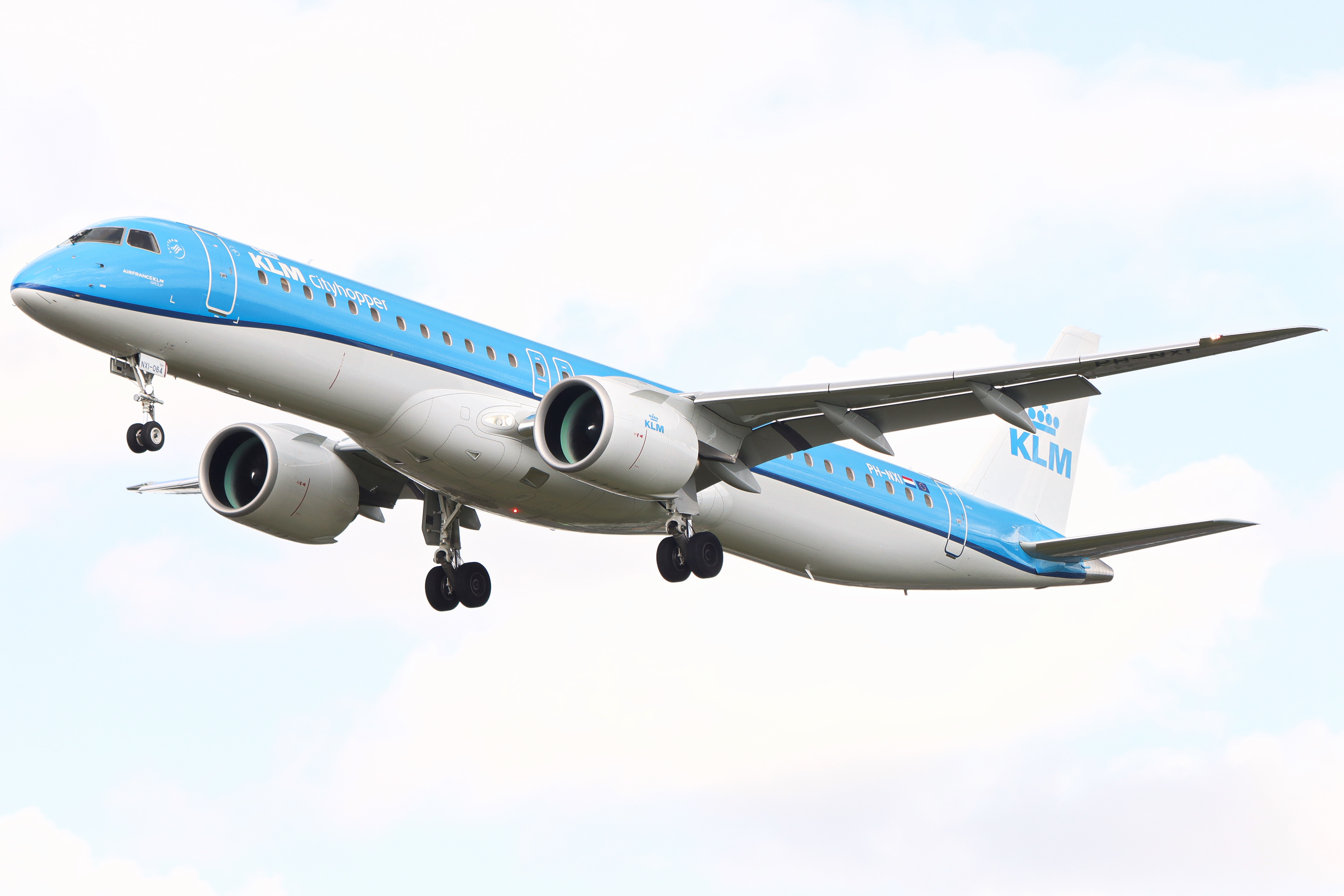 Full size: KLM CityHopper Embraer E195-E2 PH-NXI at London Heathrow International Airport