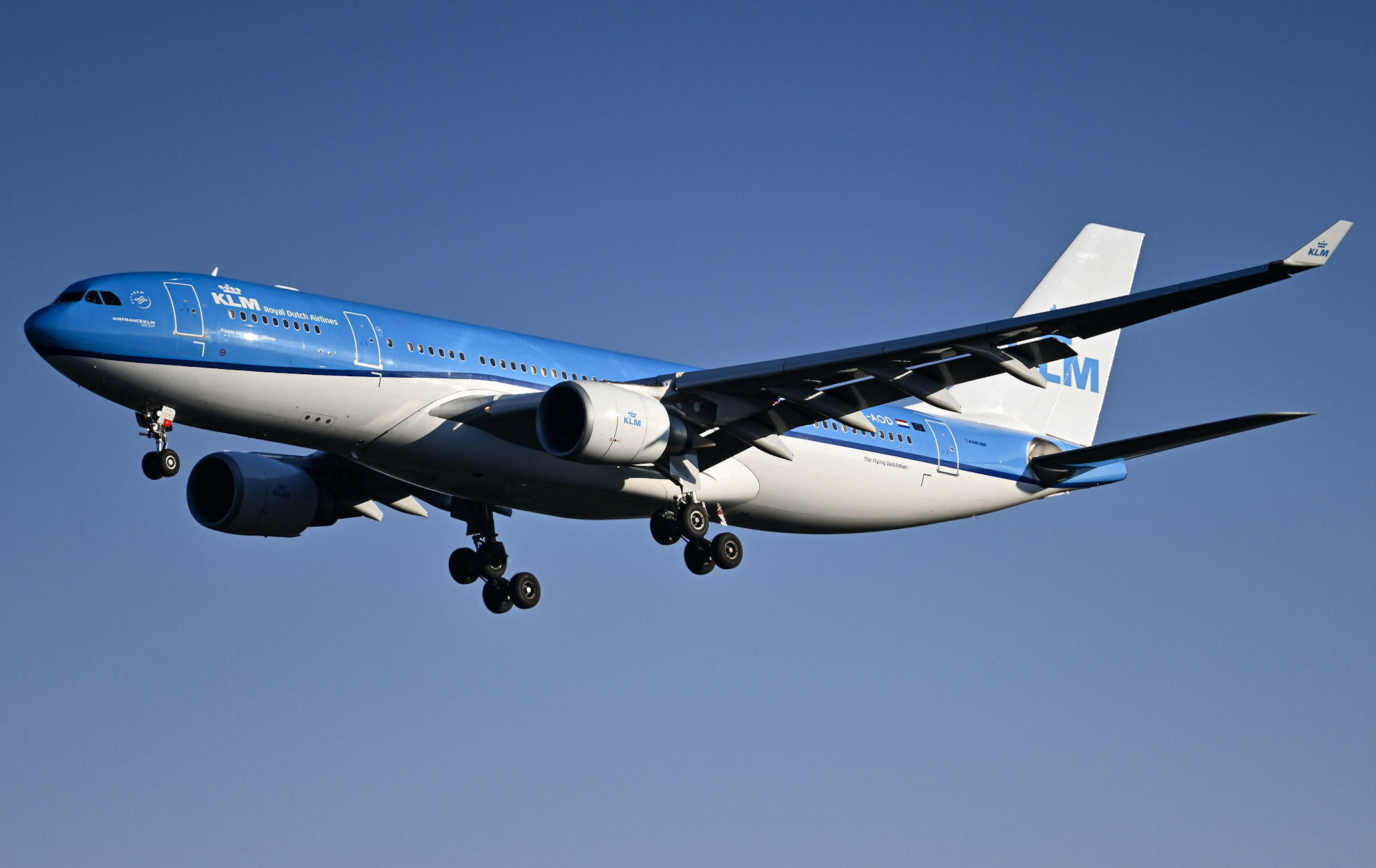 Full size: KLM Airbus A330-200 PH-AOD at Washington Dulles International Airport