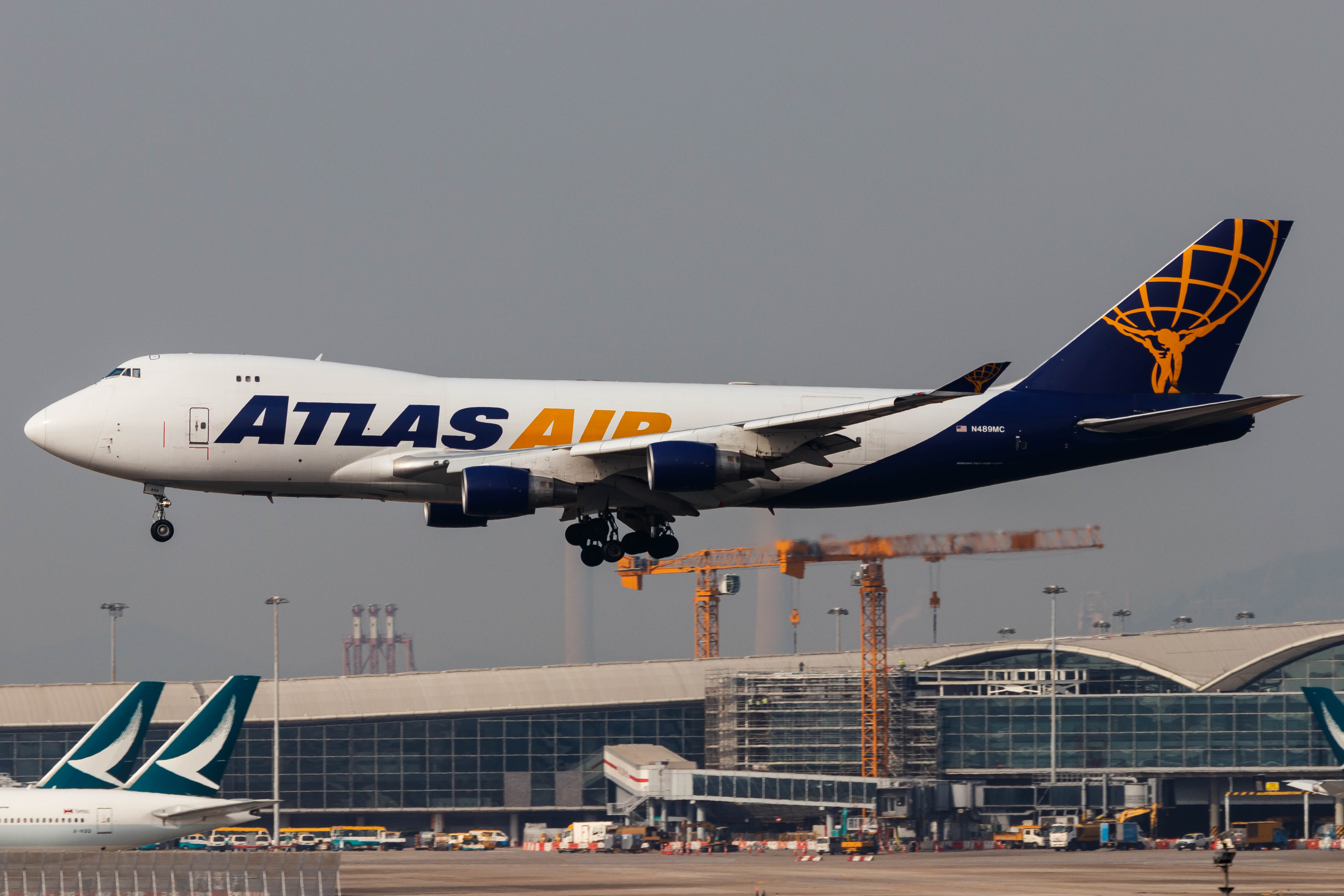 Full size: Atlas Air Boeing 747-400 n489mc at Hong Kong International Airport