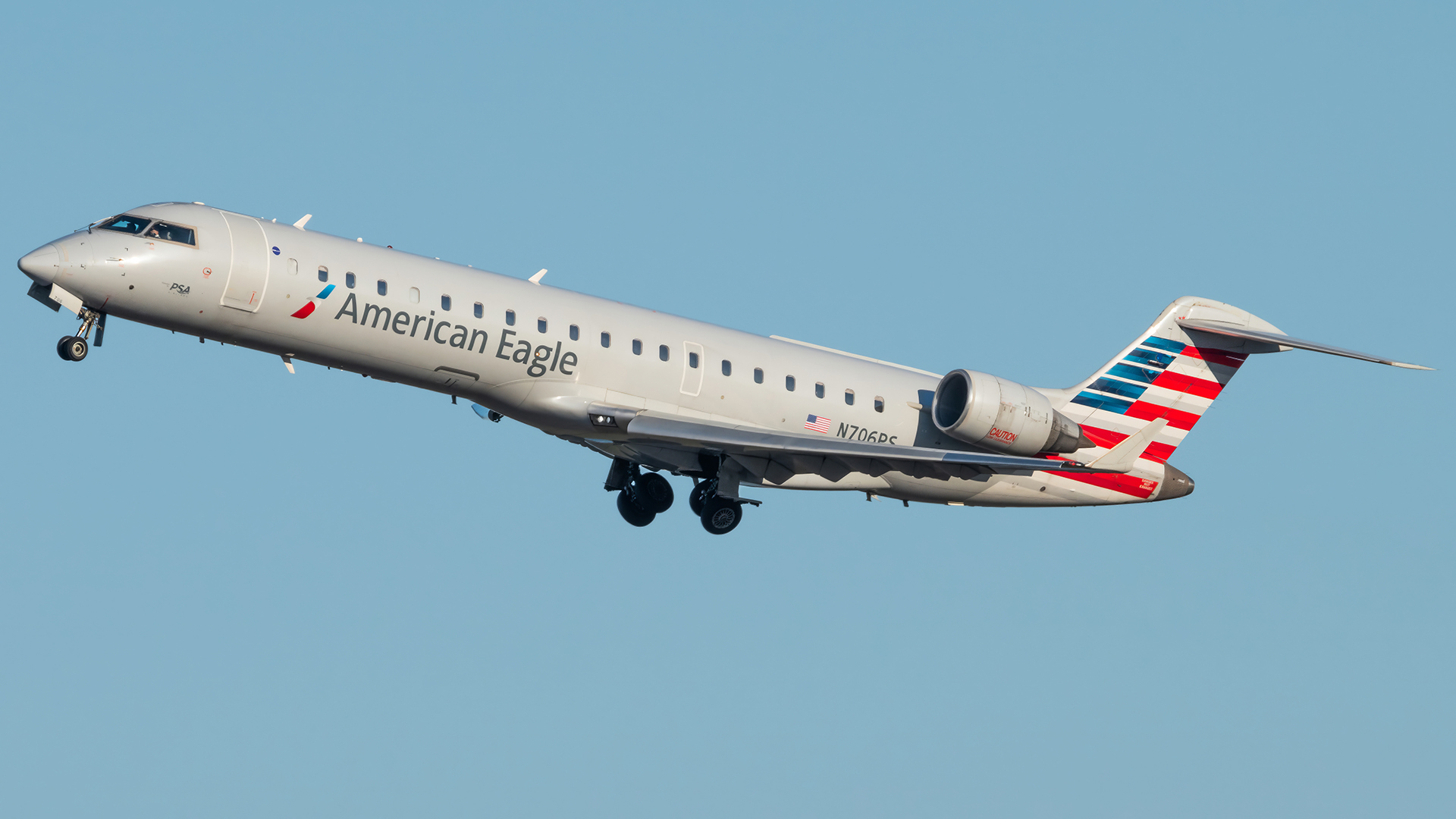 Full size: PSA Airlines Mitsubishi CRJ-700 N706PS at Ronald Reagan National Airport