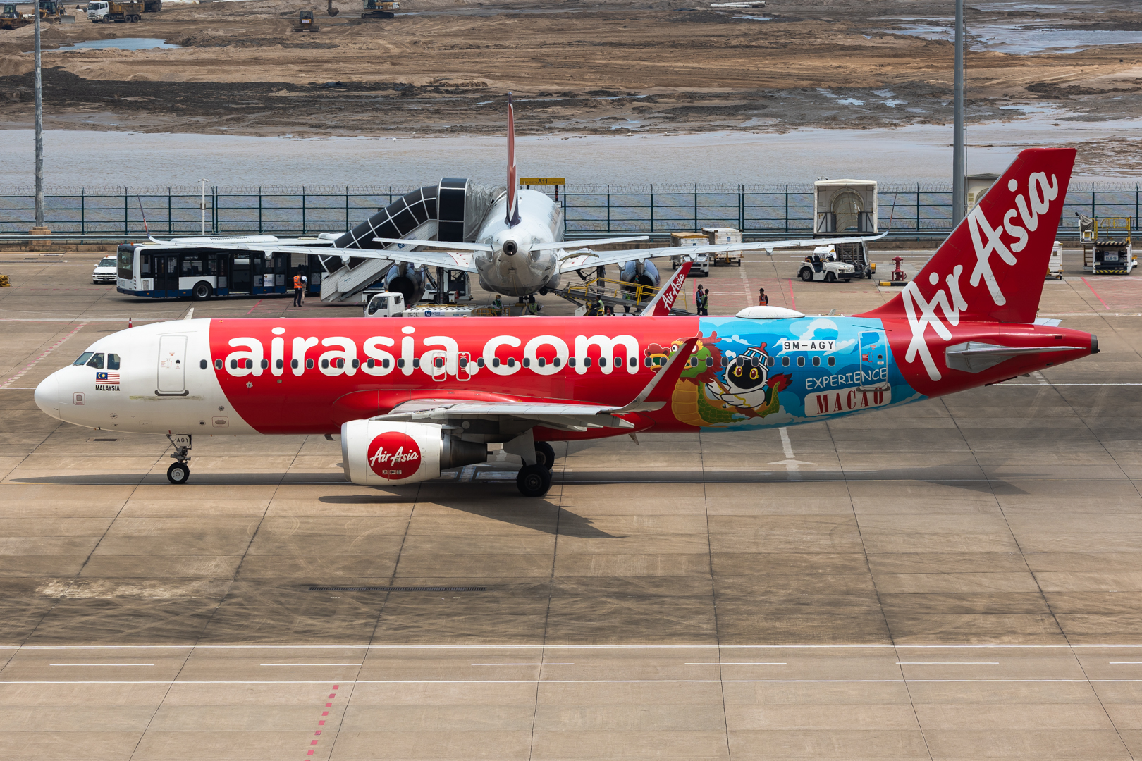 Full size: AirAsia Airbus A320 9M-AGY at Macau International Airport