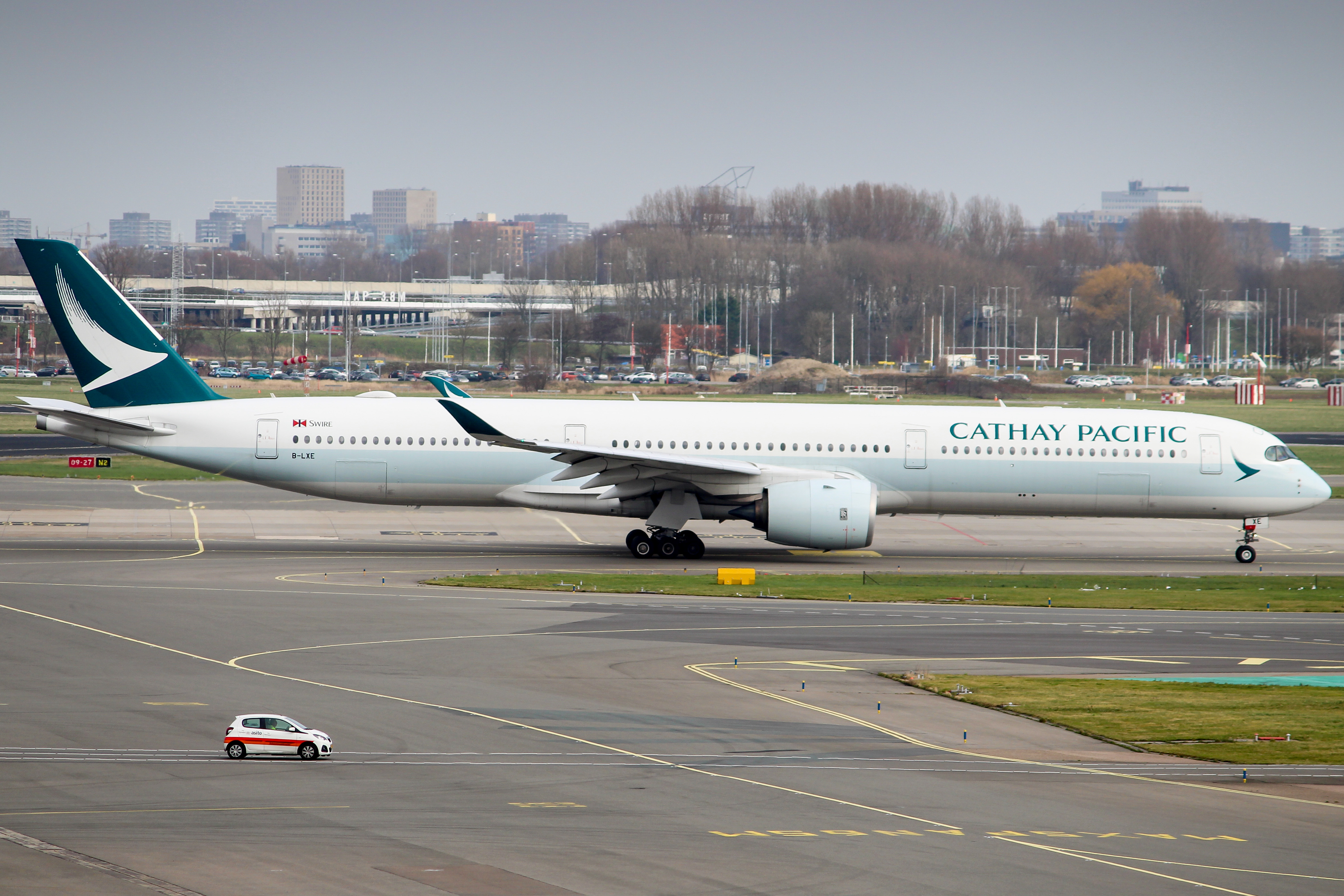 Full size: Cathay Pacific  Airbus A350-1000 B-LXE at Amsterdam Schiphol Airport