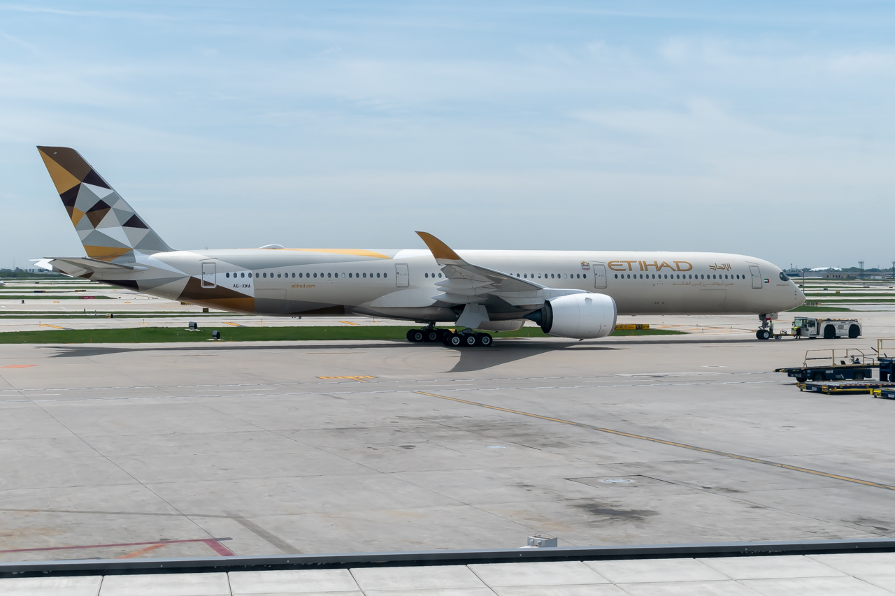 Full size: Etihad Airways Airbus A350-1000 A6-XWA at Chicago O'Hare International Airport