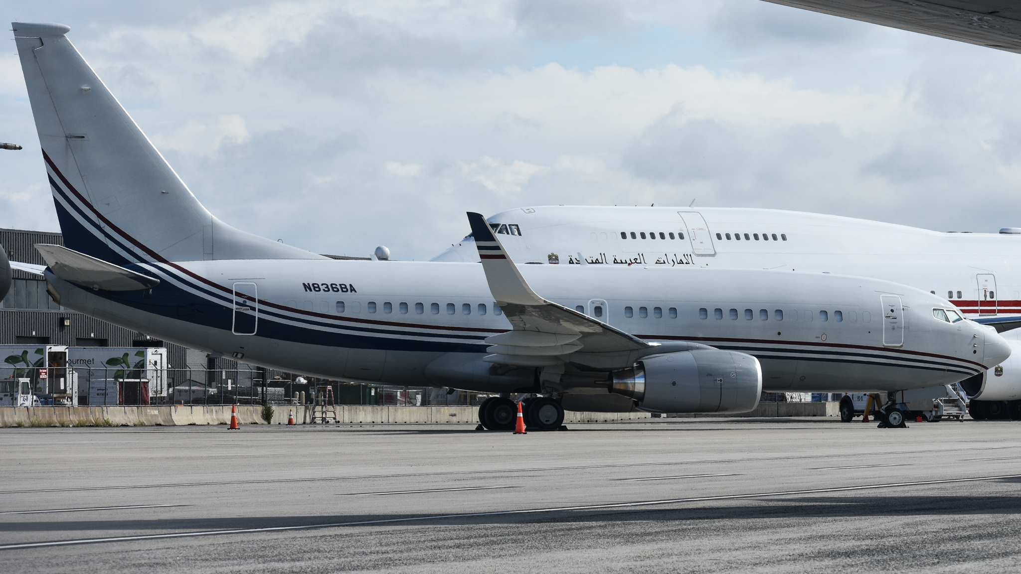 Full size: PRIVATE Boeing 737-700 (BBJ) N836BA at Washington Dulles International Airport