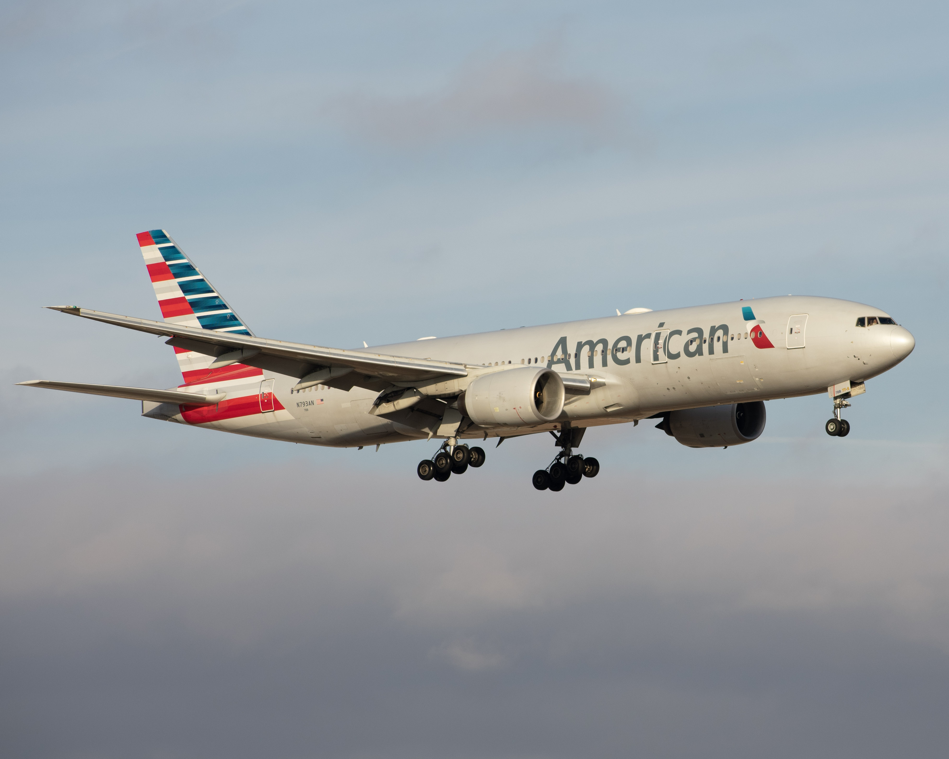 Full size: American Airlines Boeing 777-200 N793AN at Dallas-Fort Worth International Airport