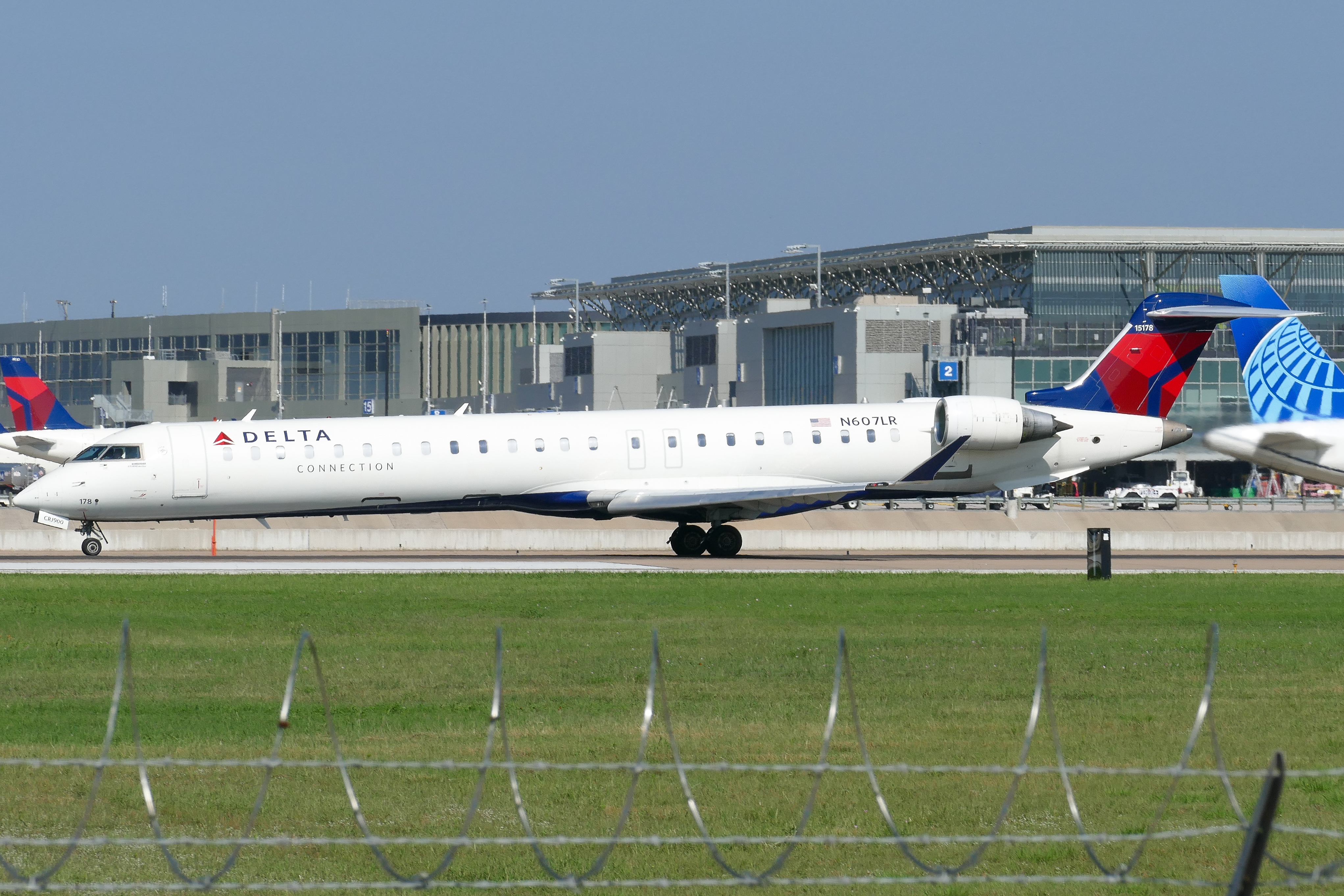 Full size: Delta Connection Mitsubishi CRJ-900 N607LR at Austin-Bergstrom International Airport