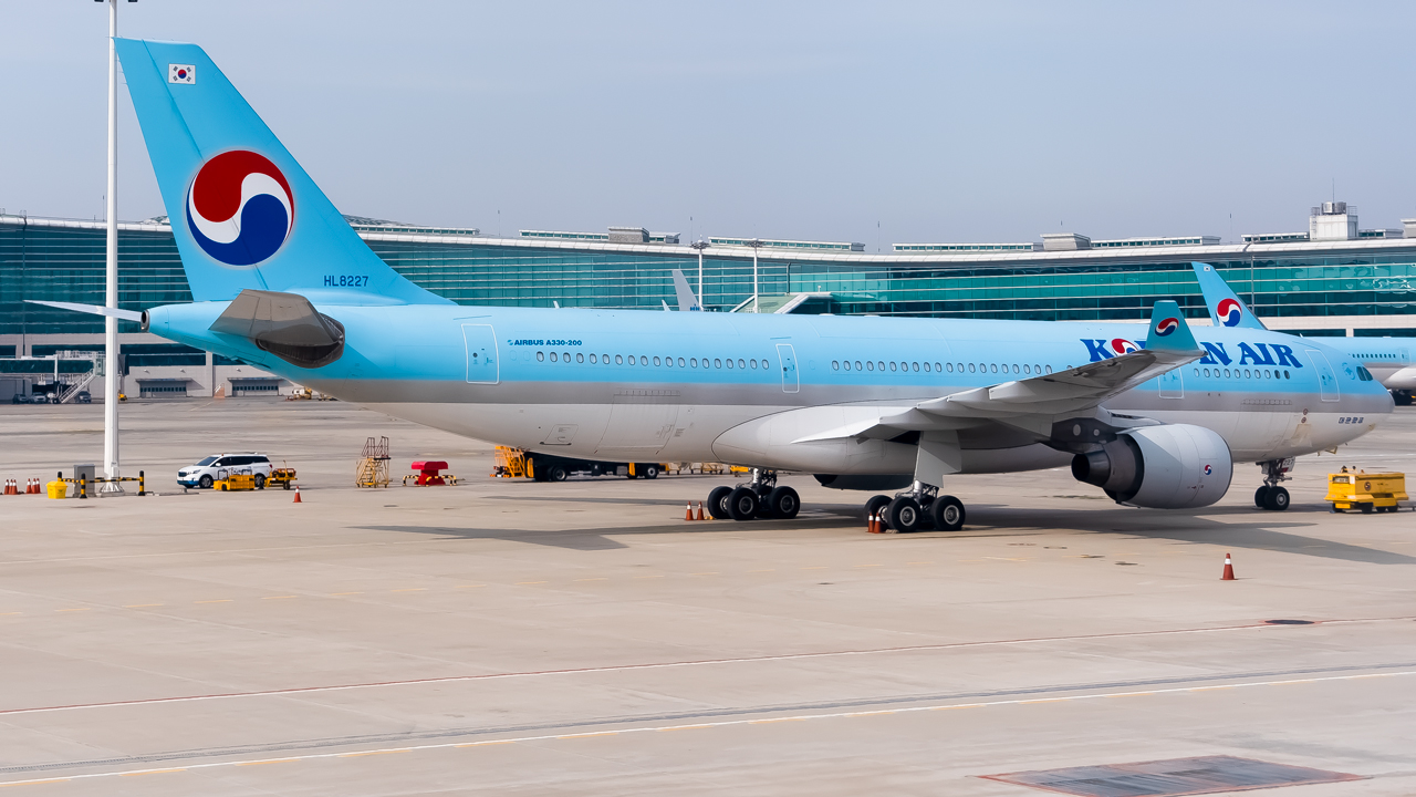Full size: Korean Air Airbus A330-200 HL8227 at Seoul-Incheon International Airport