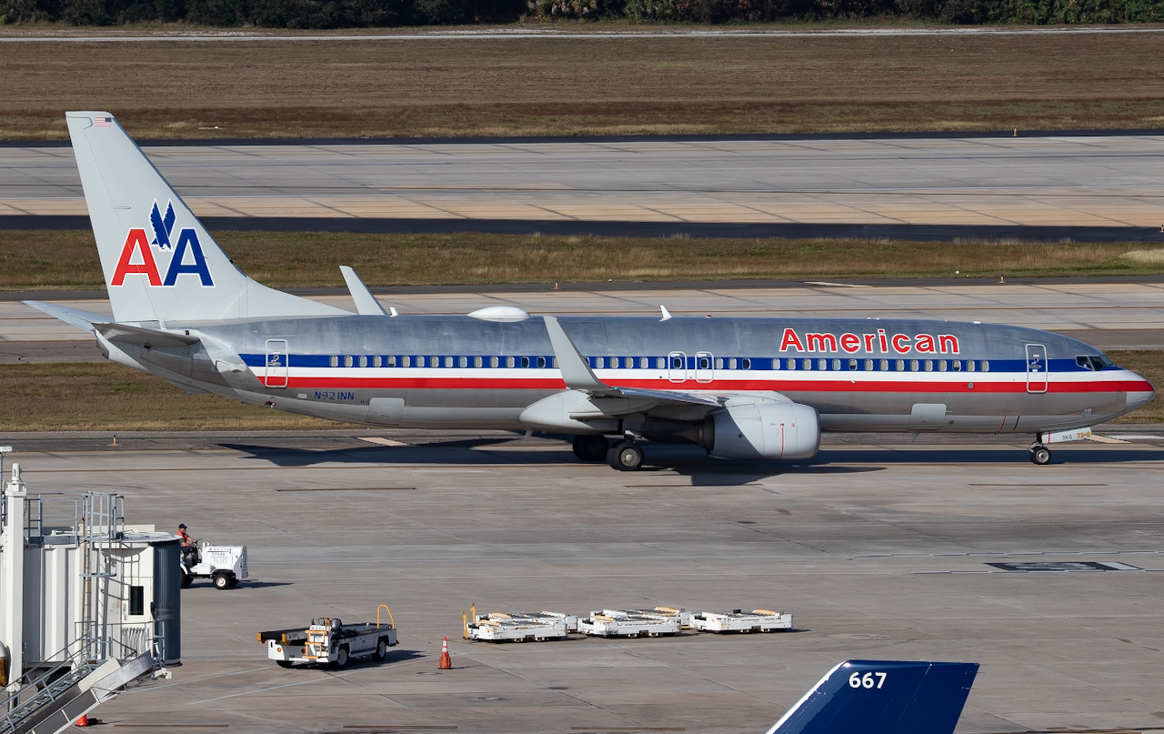 Full size: American Airlines Boeing 737-800 N921NN at Tampa International Airport