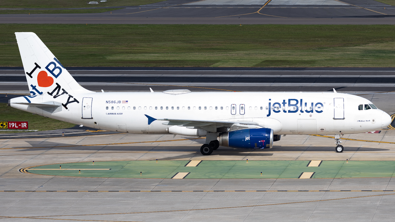 Full size: JetBlue Airways Airbus A320 N586JB at Tampa International Airport