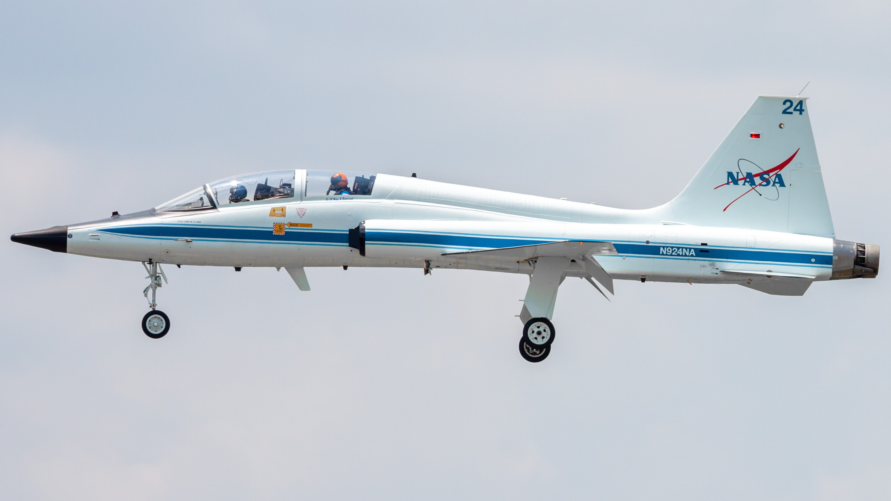 Full size: NASA Northrop T-38 Talon N924NA at Ellington Airport