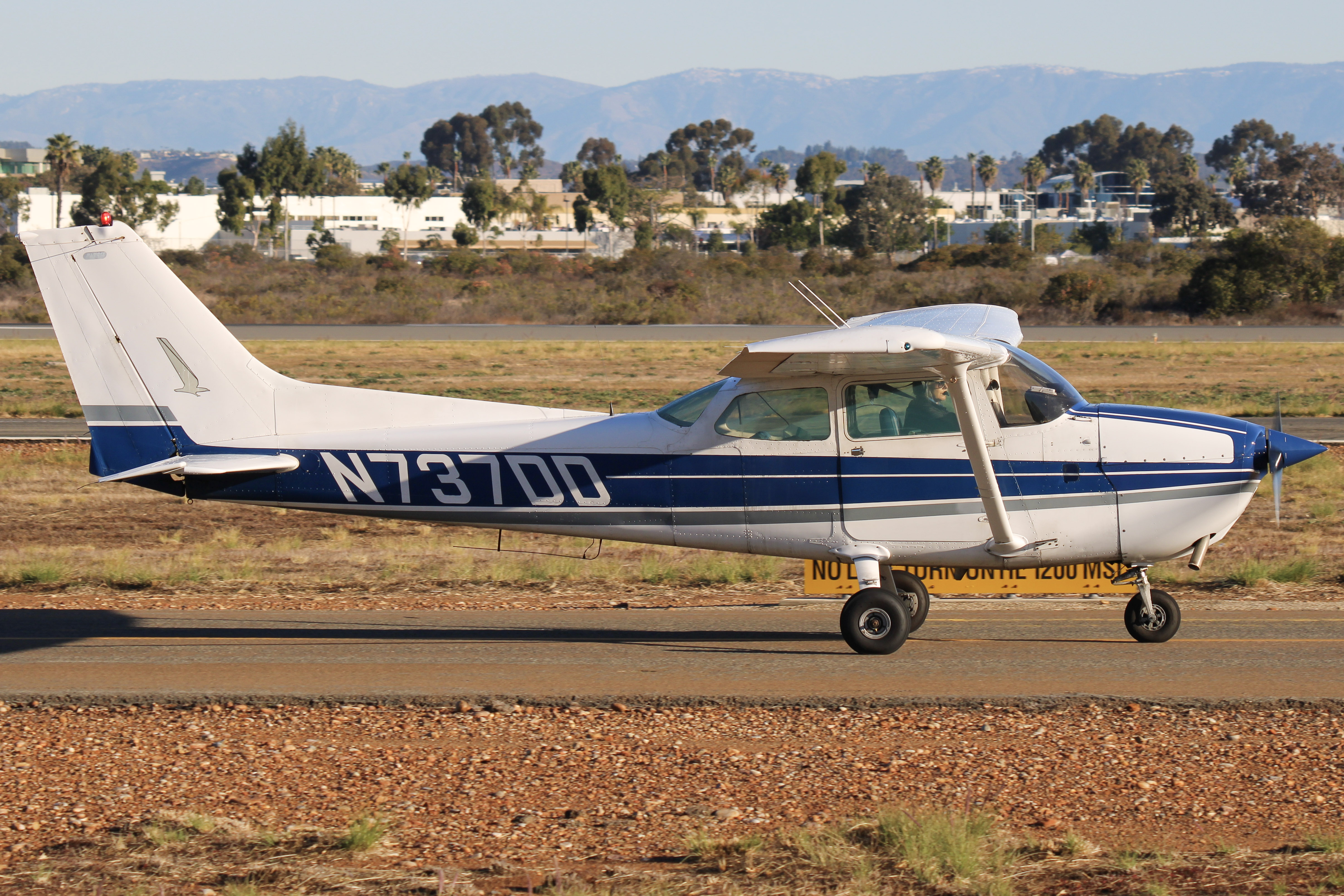 Full size: PRIVATE Cessna 172 N737DD at Montgomery-Gibbs Executive Airport