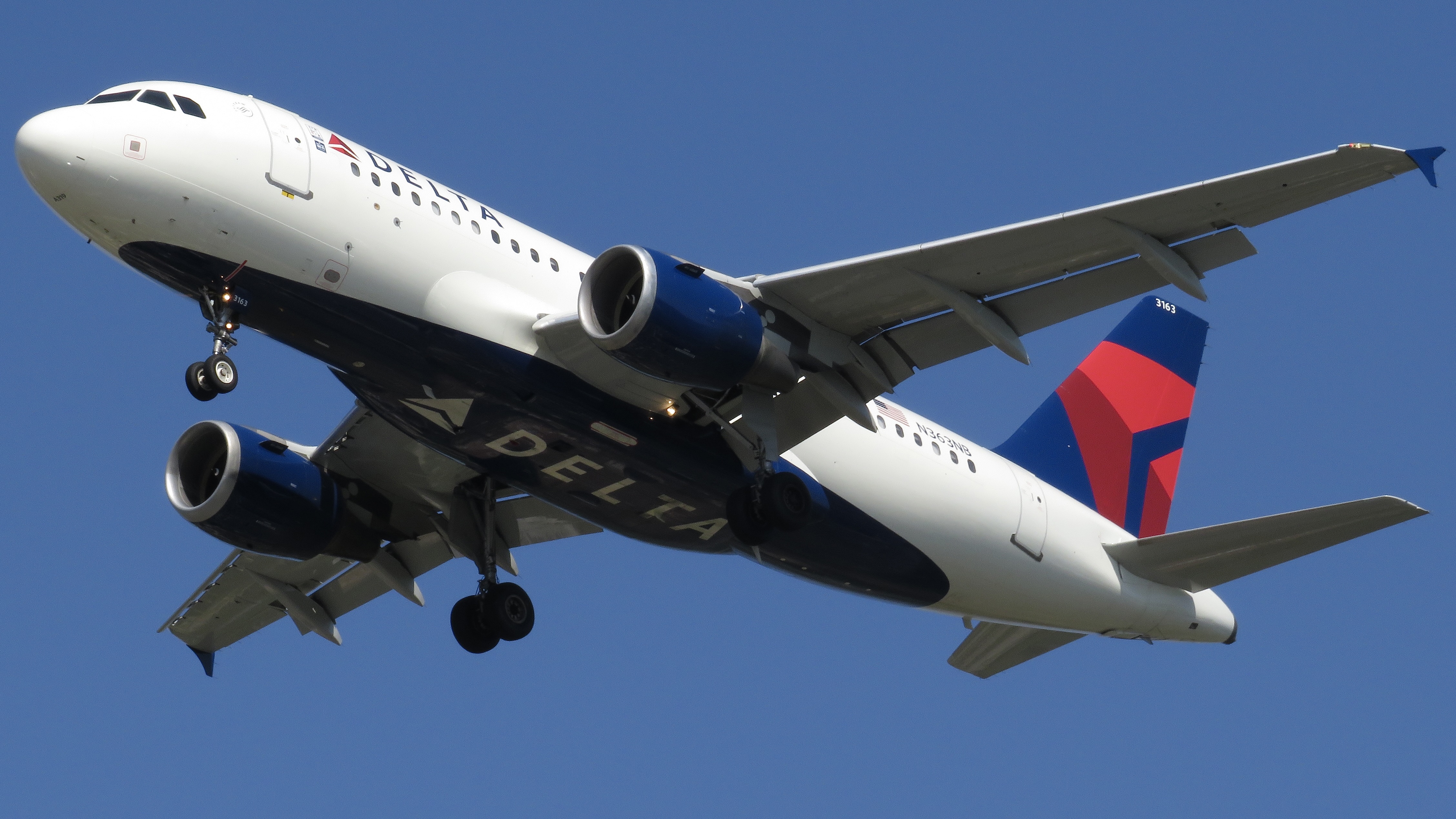 Full size: Delta Airlines Airbus A319 N363NB at Daytona Beach International Airport