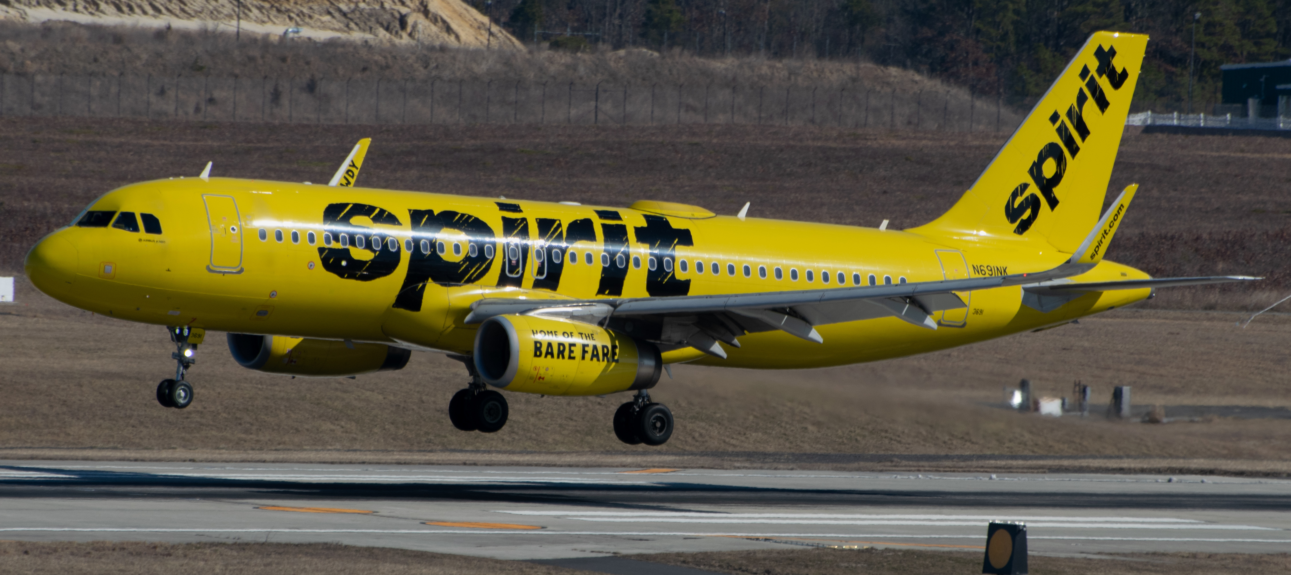 Full size: Spirit Airlines Airbus A320 N69INK at Atlantic City International Airport