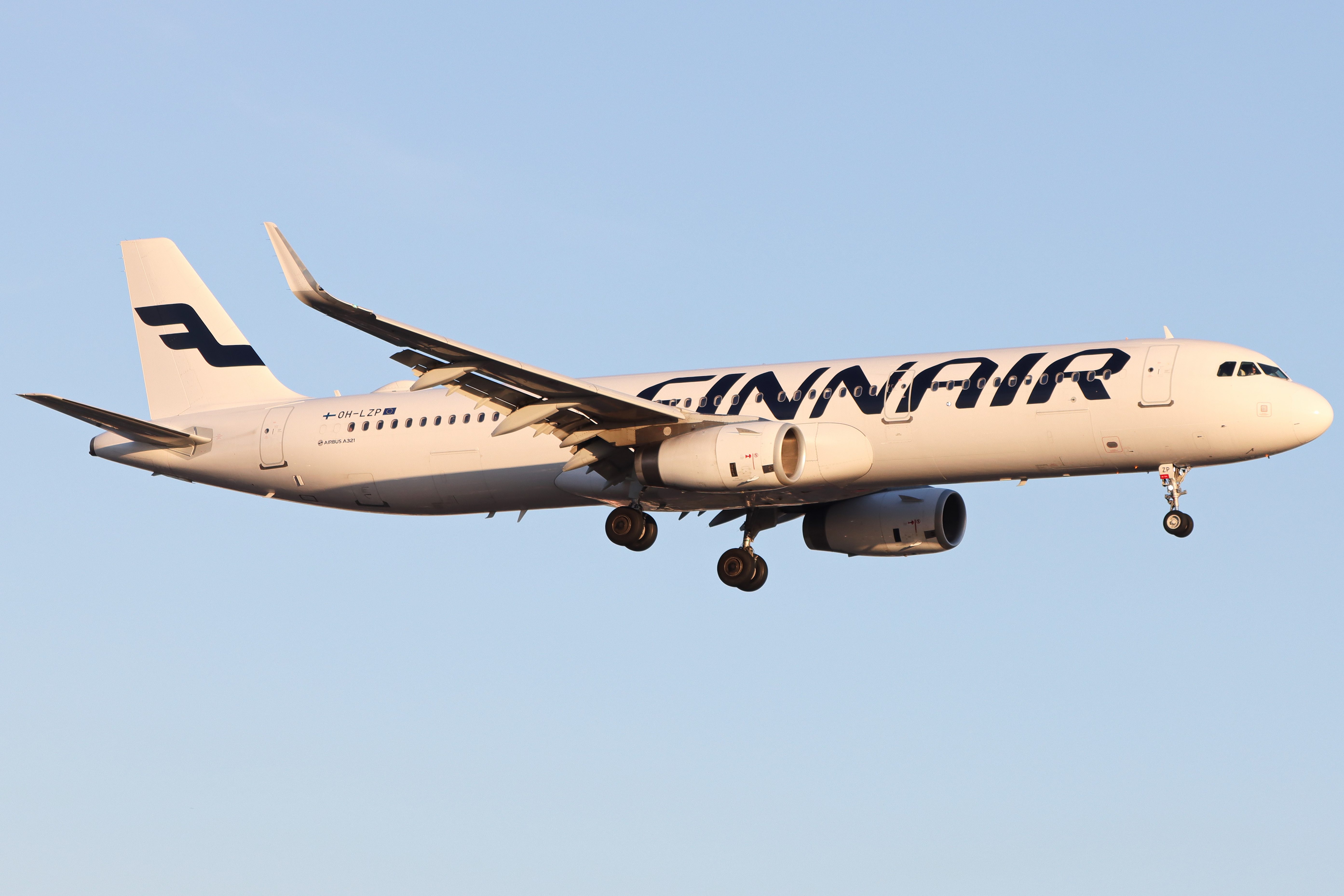 Full size: Finnair Airbus A321-200 OH-LZP at London Heathrow International Airport