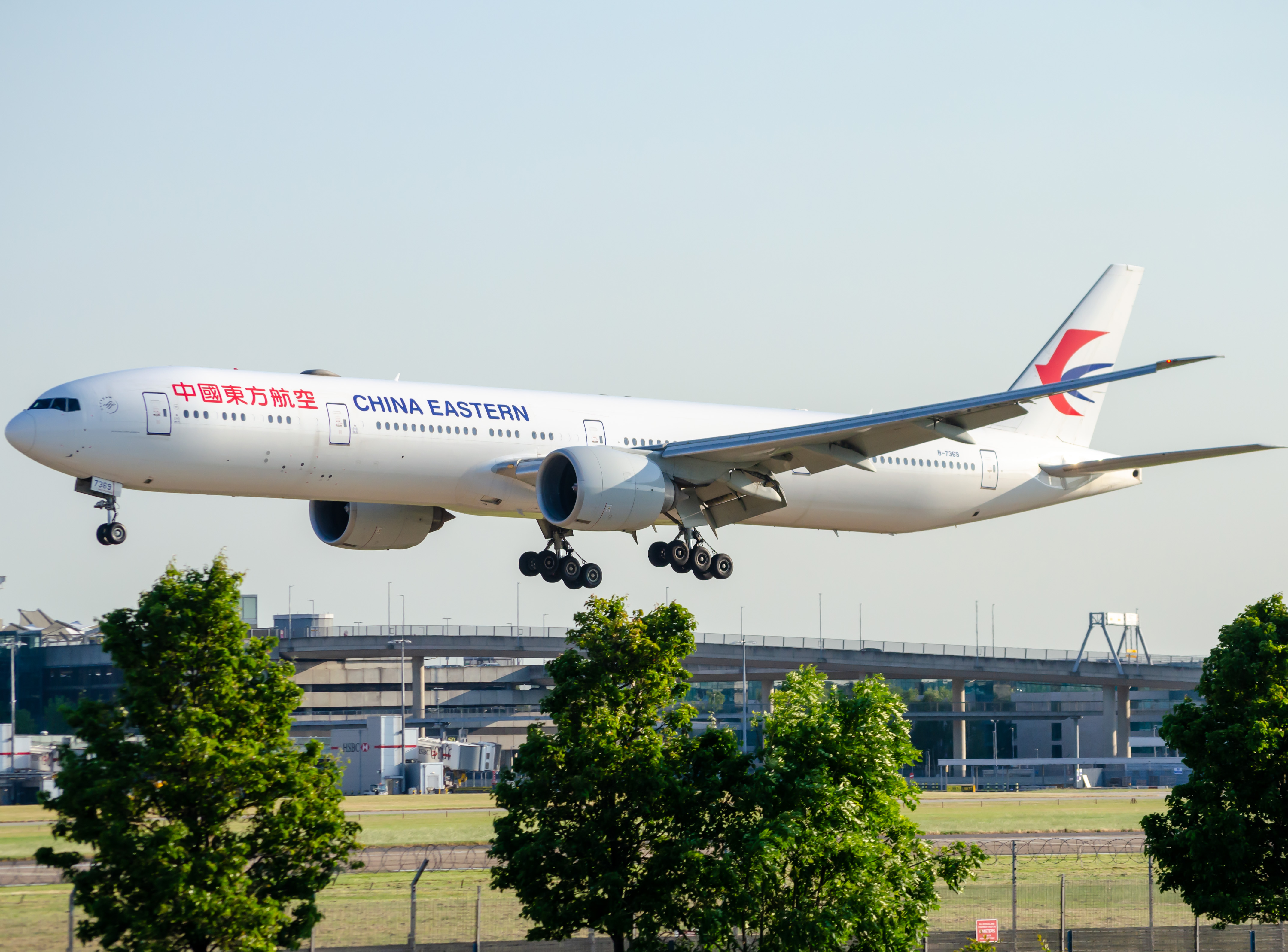 Full size: China Eastern Airlines Boeing 777-300ER B-7369 at London Heathrow International Airport