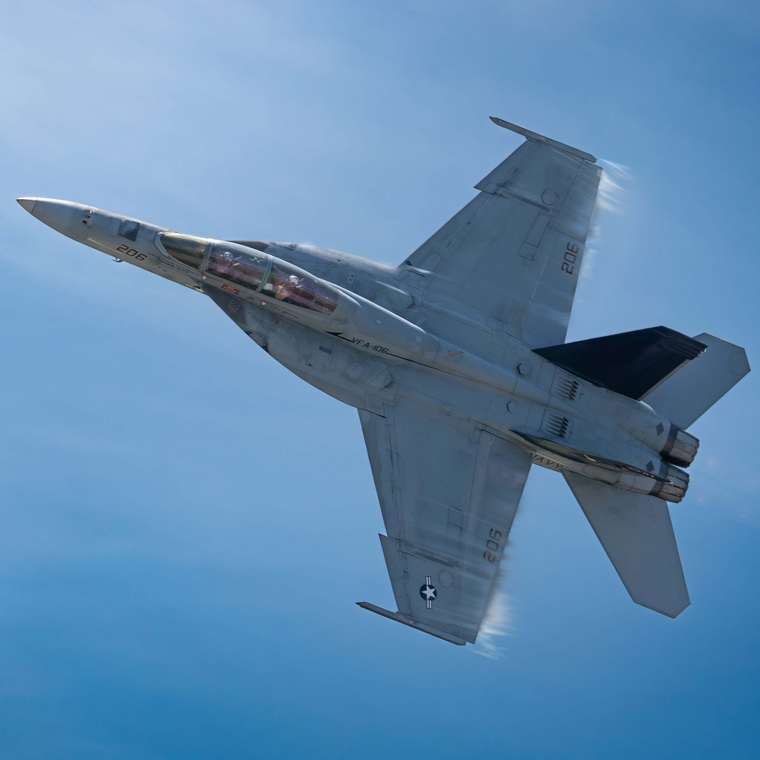 Full size: US Navy Boeing F/A-18E/F Super Hornet 165887 at Rickenbacker International Airport