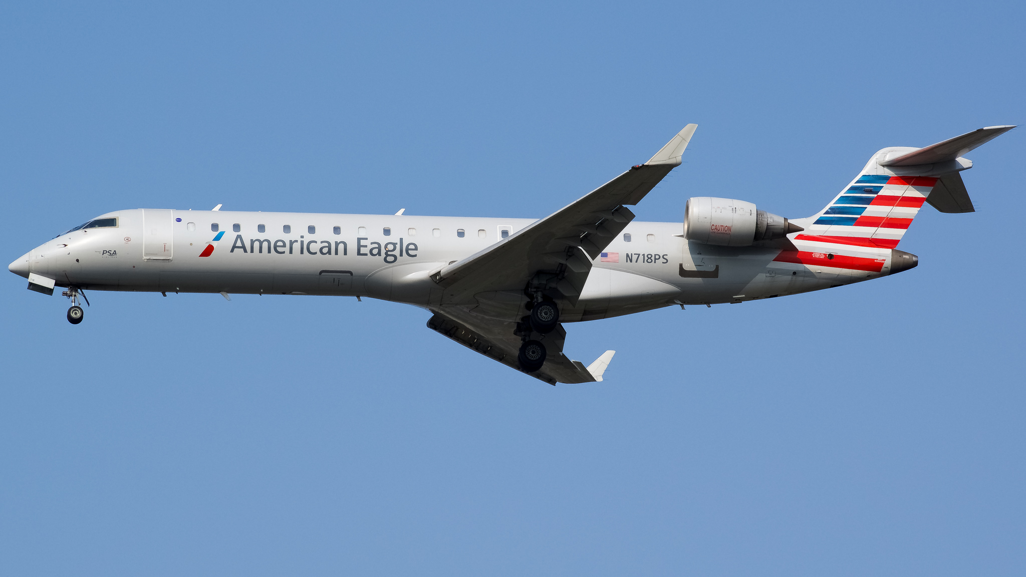 Full size: American Eagle Mitsubishi CRJ-700 N718PS at Washington Dulles International Airport