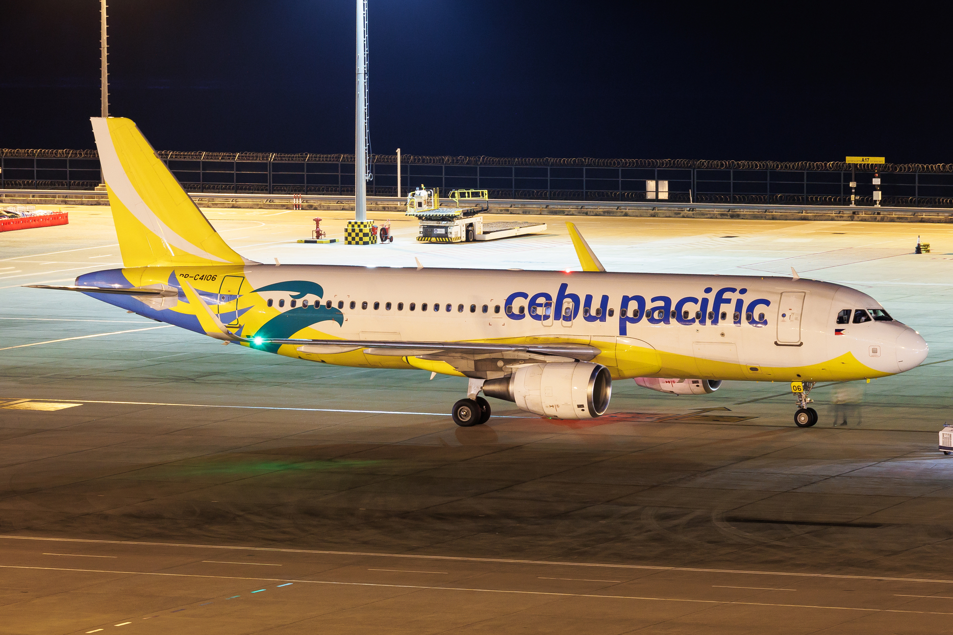 Full size: Cebu Pacific Airbus A320 PR-C4106 at Macau International Airport