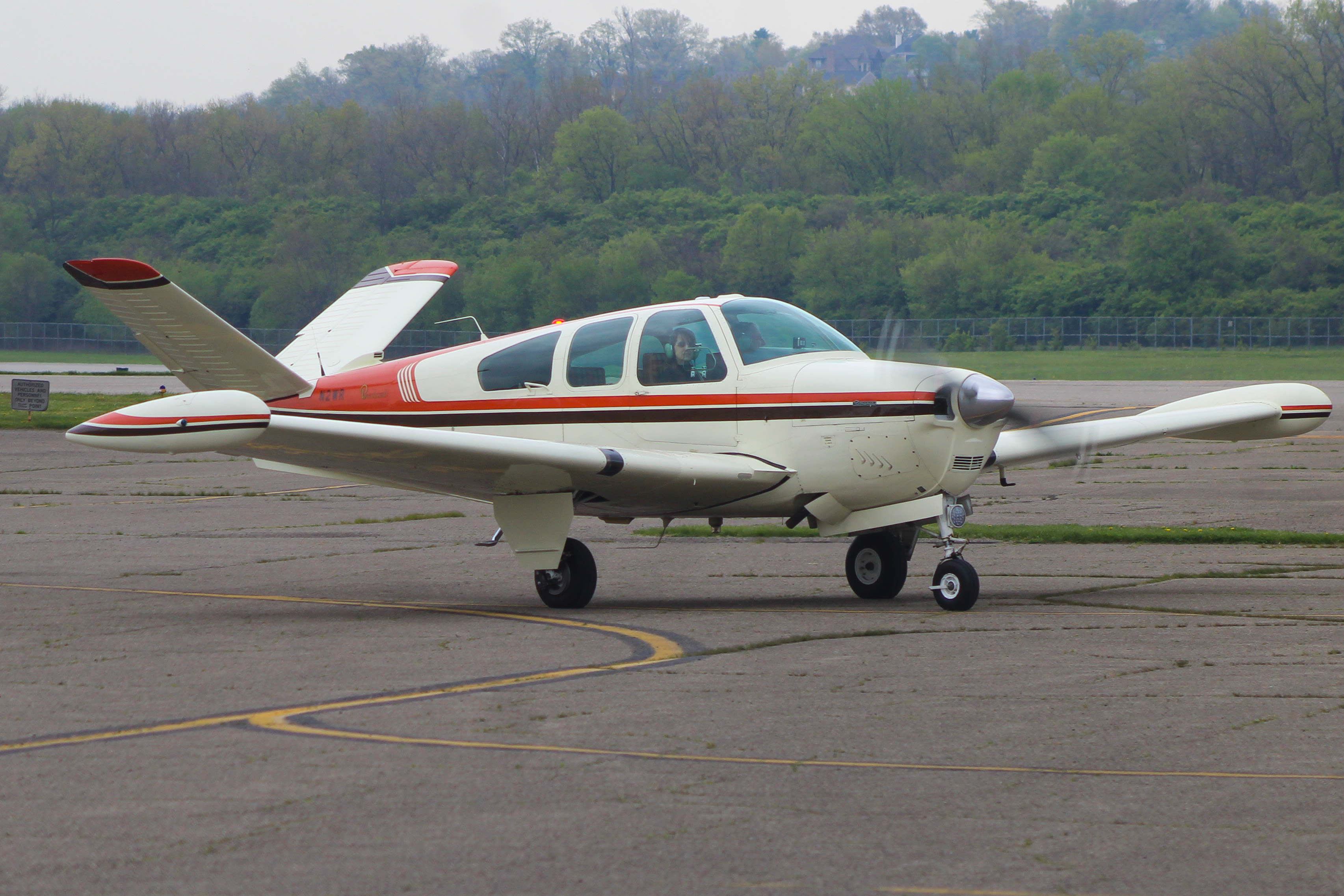 Full size: PRIVATE Beechcraft G35 N2WR at Cincinnati Municipal Airport/Lunken Field