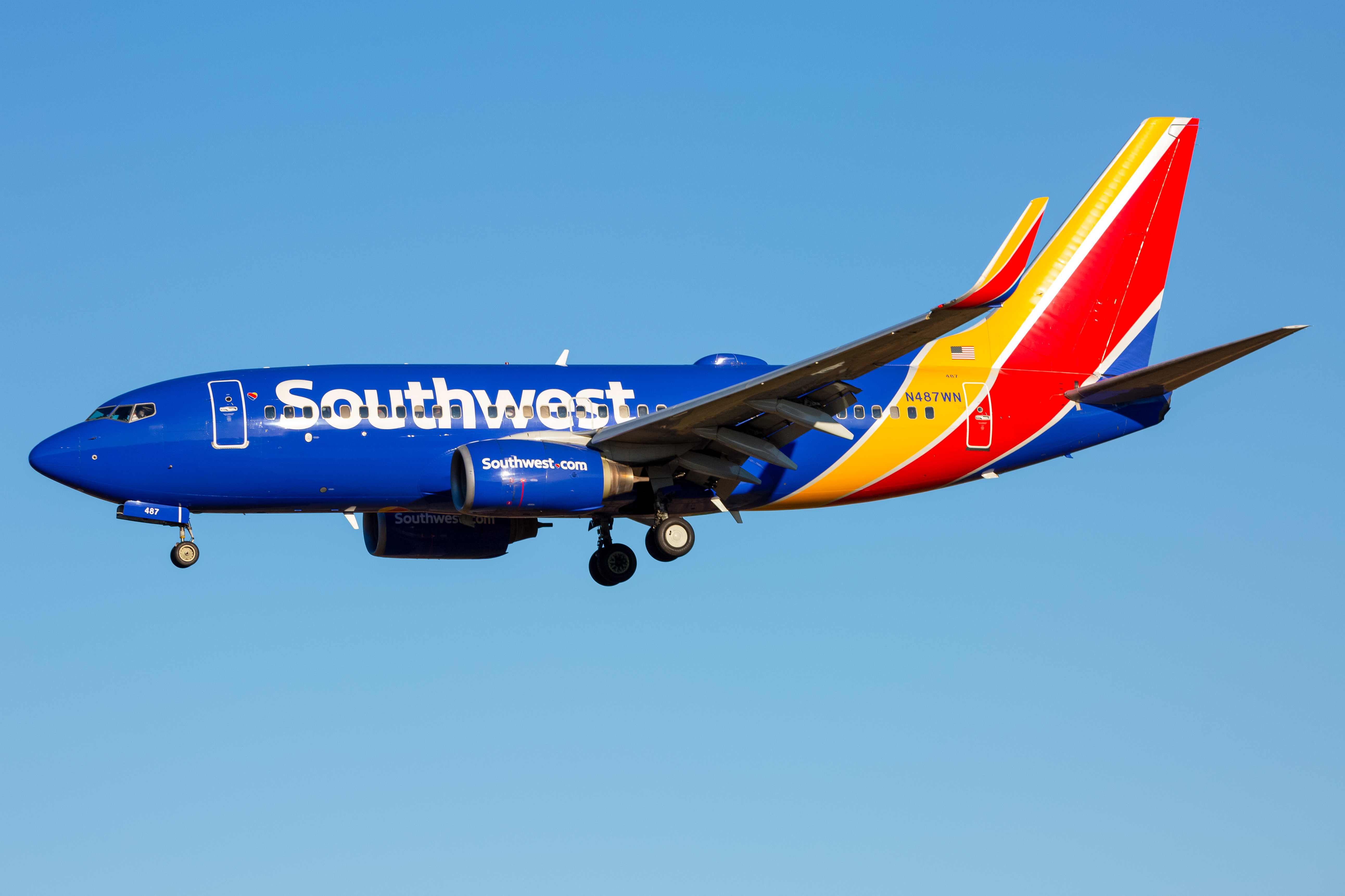 Full size: Southwest Airlines Boeing 737-700 N487WN at Baltimore/Washington International Thurgood Marshall Airport