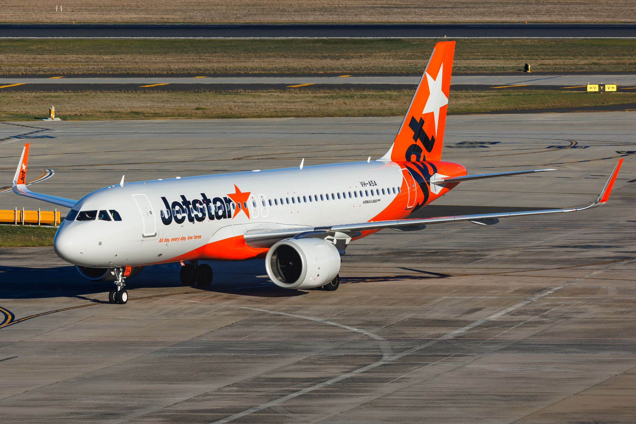 Full size: JetStar Airways Airbus A320NEO VH-A5A at Melbourne Airport