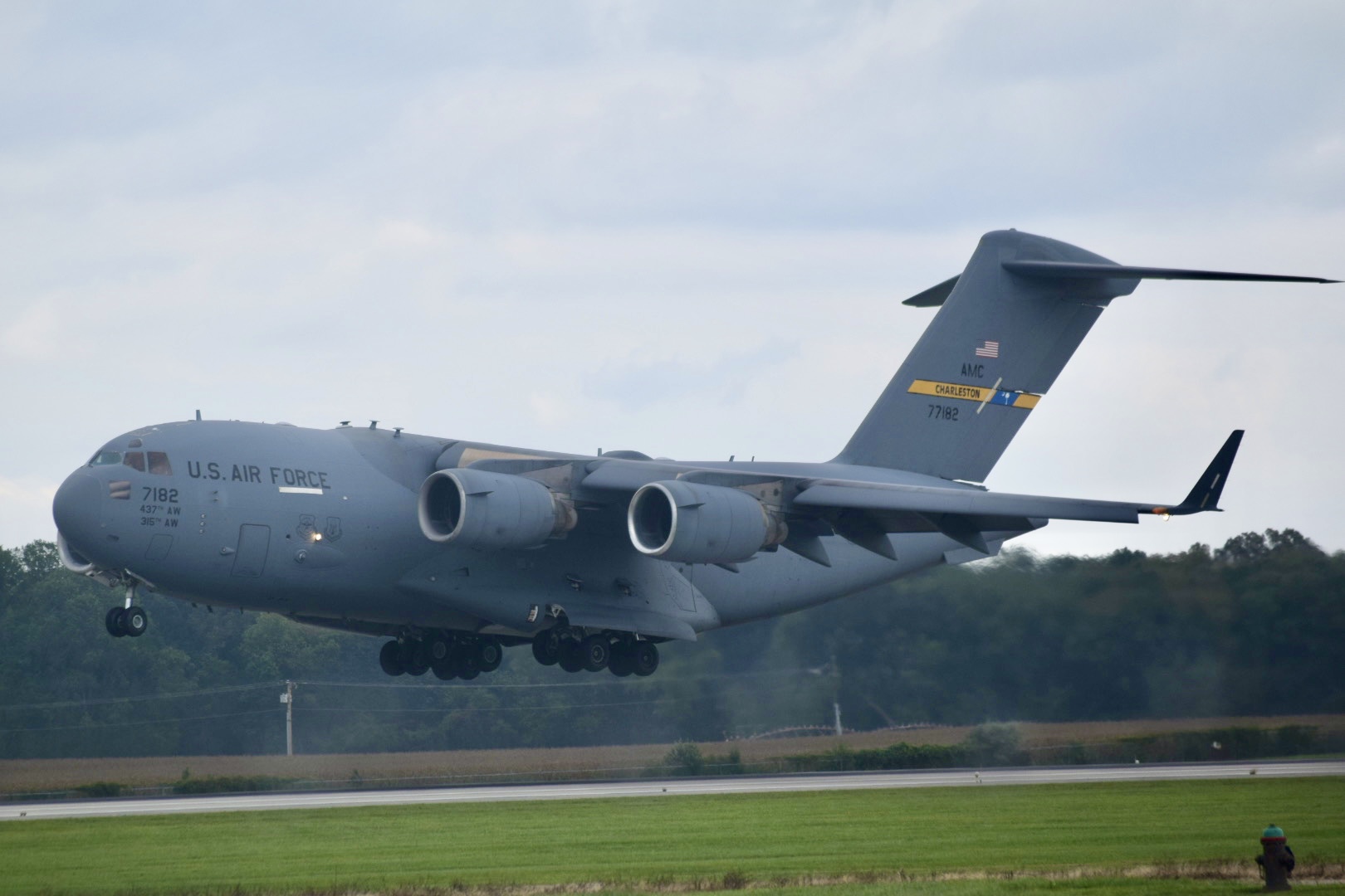 Full size: USAF - United States Air Force Boeing C-17 Globemaster III 77182 at Dover Air Force Base