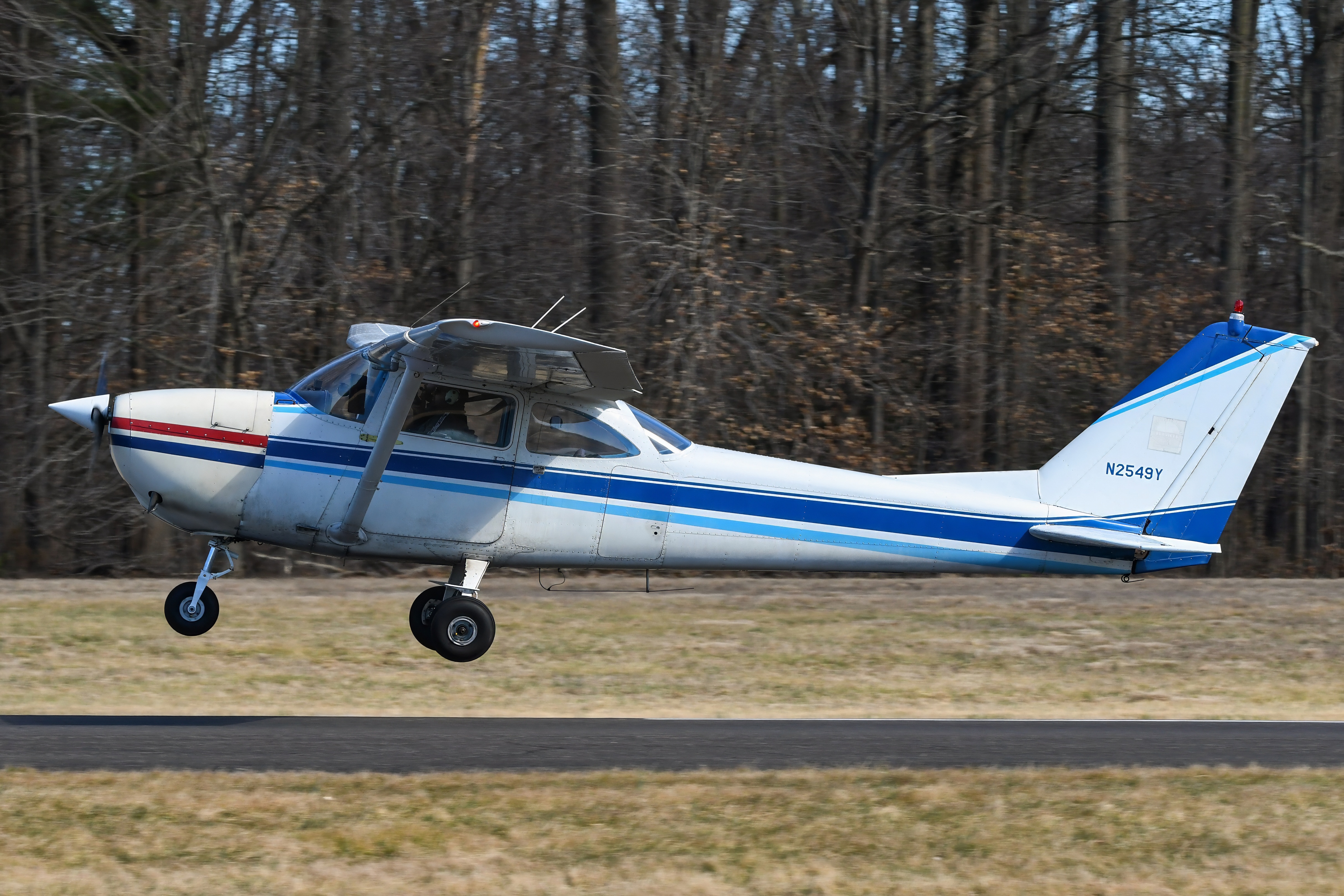 Full size: PRIVATE Cessna 172 N2549Y at Flying W Airport