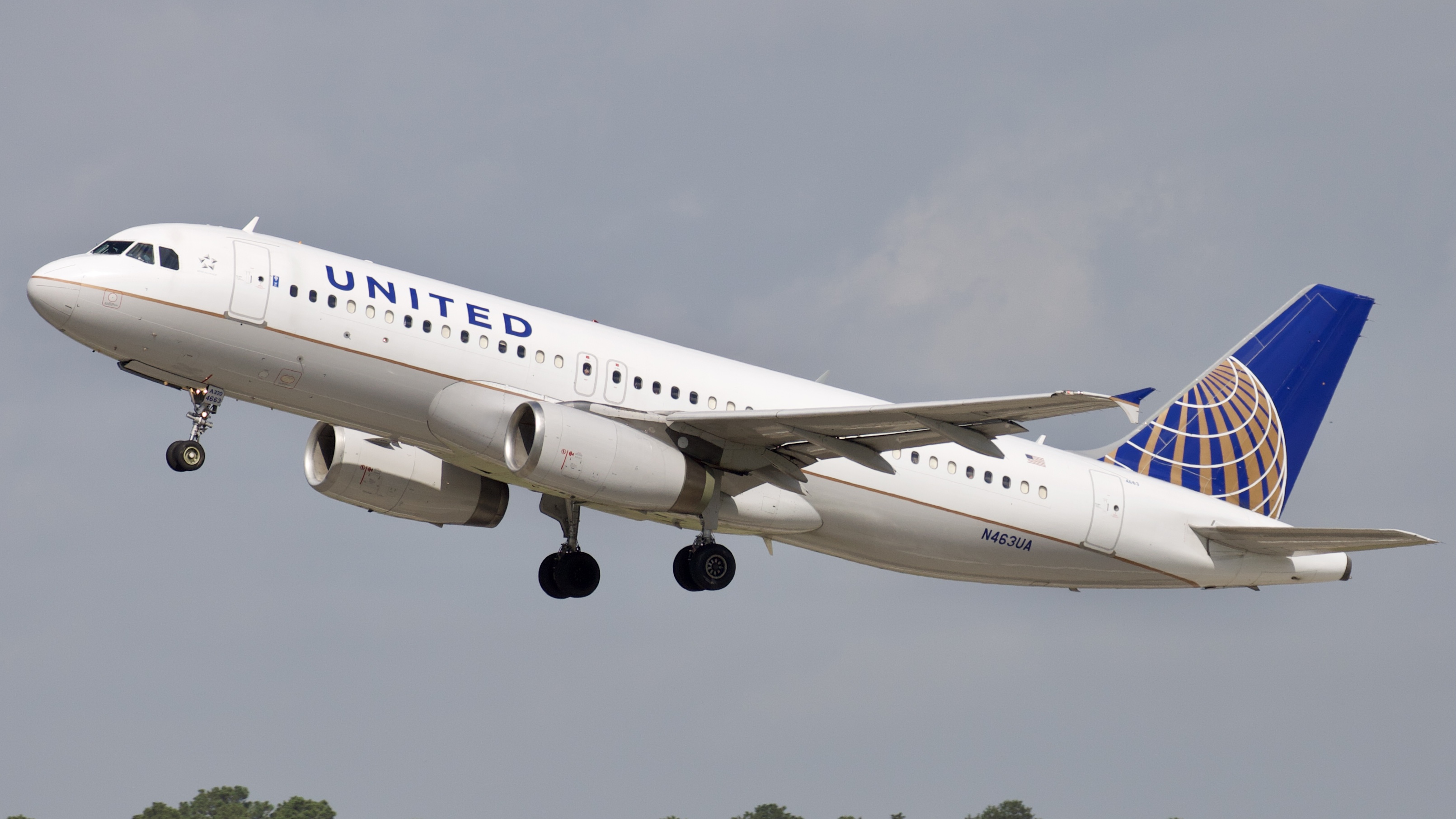 Full size: United Airlines Airbus A320 N463UA at Houston-George Bush Intercontinental Airport