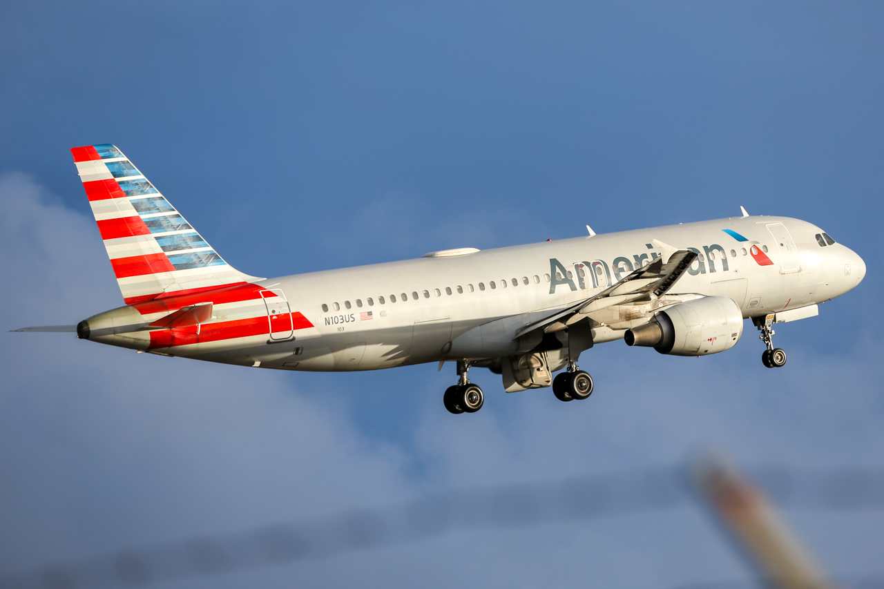 Full size: American Airlines Airbus A320 N103US at Avoca Wilkes-Barre/Scranton International Airport